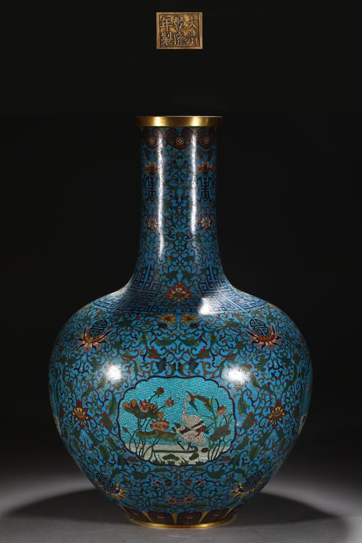 A Huge Cloisonne Enamel Flower and Bird Pattern Vase: A Huge Cloisonne Enamel Flower and Bird Pattern Vase,Qing Dynasty, China,Qianlong Four-Character Mark,Size:24.4inx15.7in,Weight:9.7kg 景泰蓝珐琅彩花鸟&#