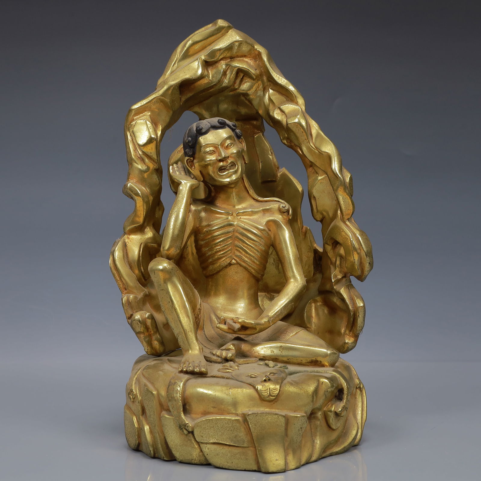 An Exquisite Gilt Bronze Statue of Arhat: An Exquisite Gilt Bronze Statue of Arhat,Qing Dynasty, China,Size:7.9inx6.3inx11in,Weight:4100g 铜鎏金罗汉像,中国清代