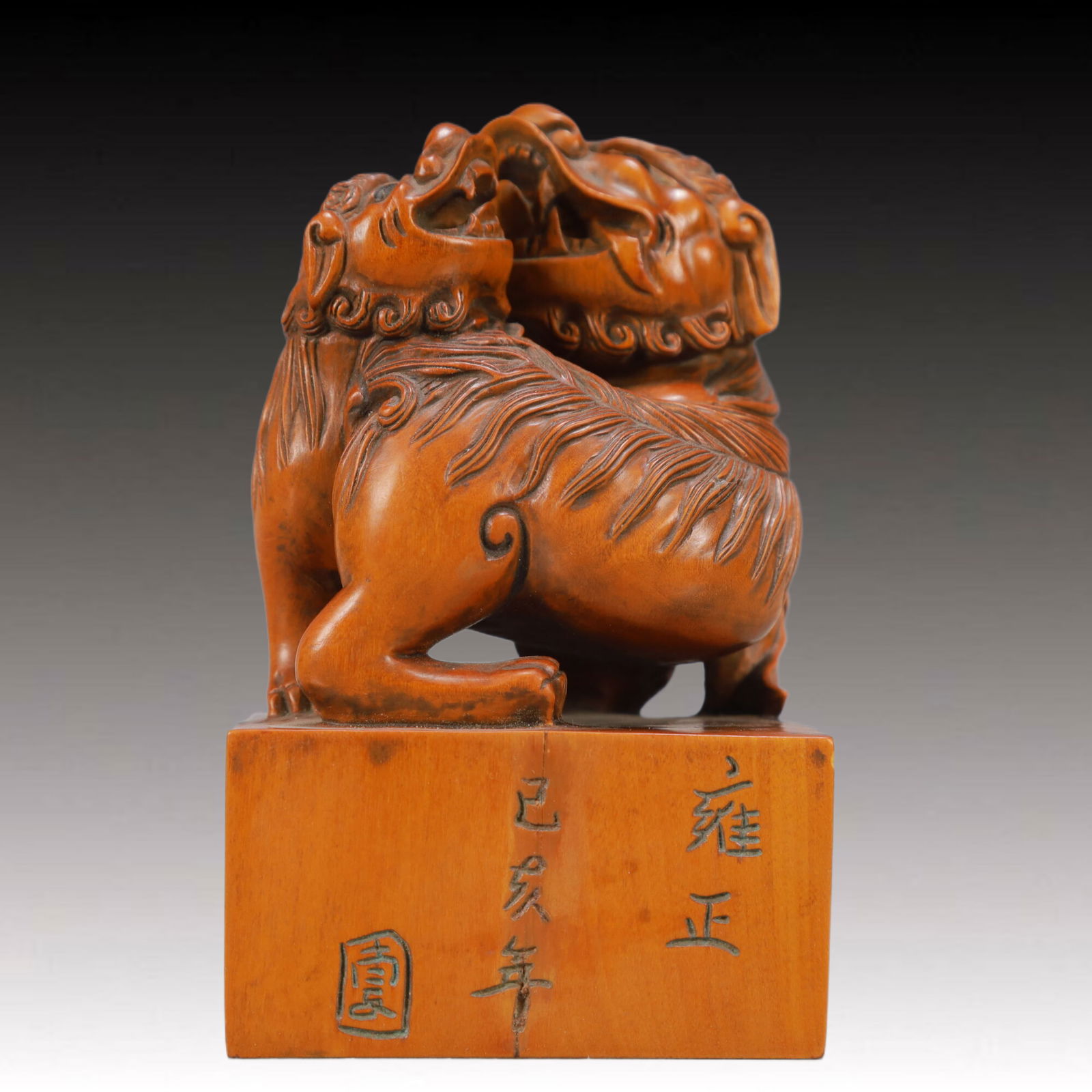 An Exquisite Boxwood Lion Seal: An Exquisite Boxwood Lion Seal,Qing Dynasty,China,Yongzheng Mark,Size:2.8inx2.8inx4.8in,Weight:350g 