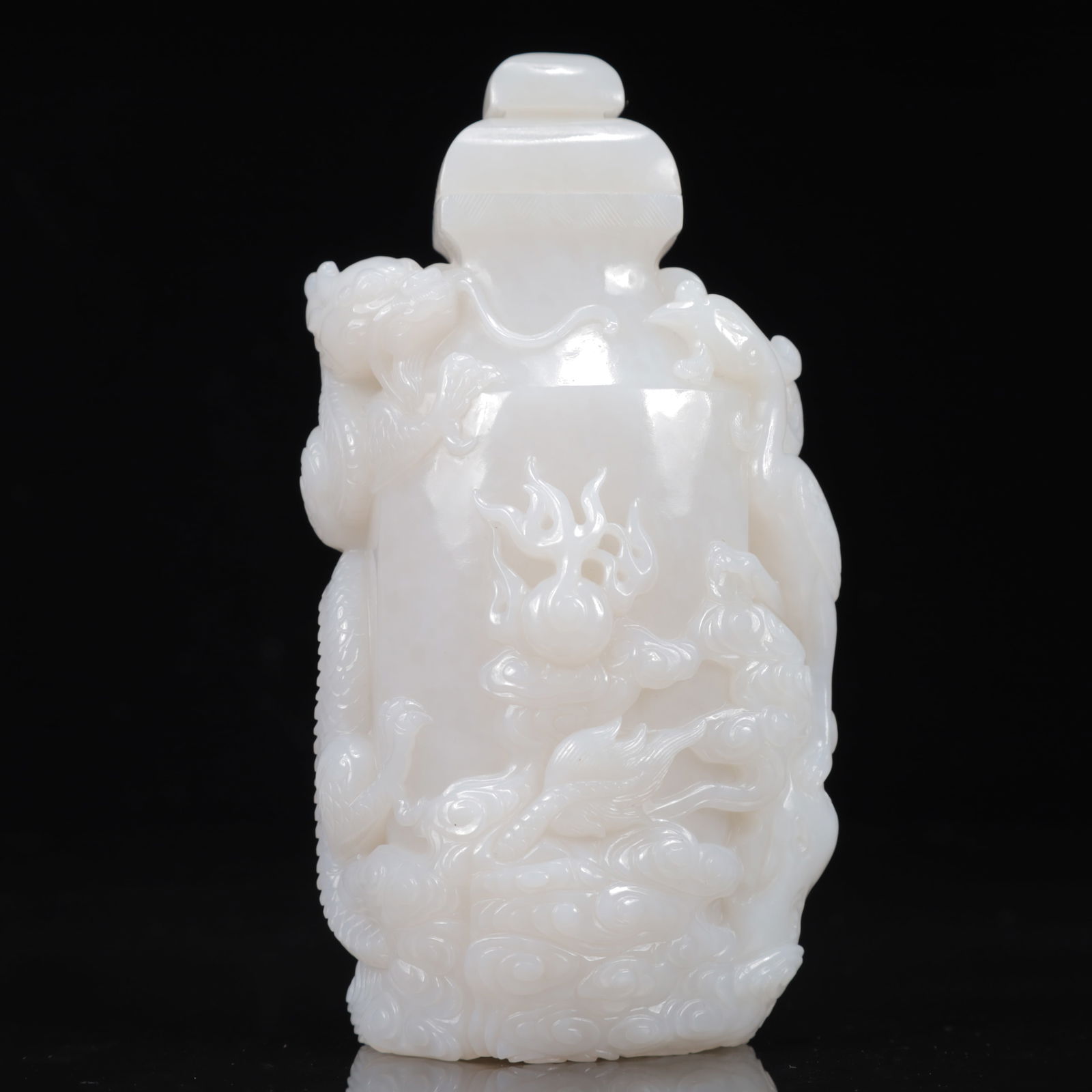 An Exquisite White Jade Dragon Pattern Vase (1 of 12)
