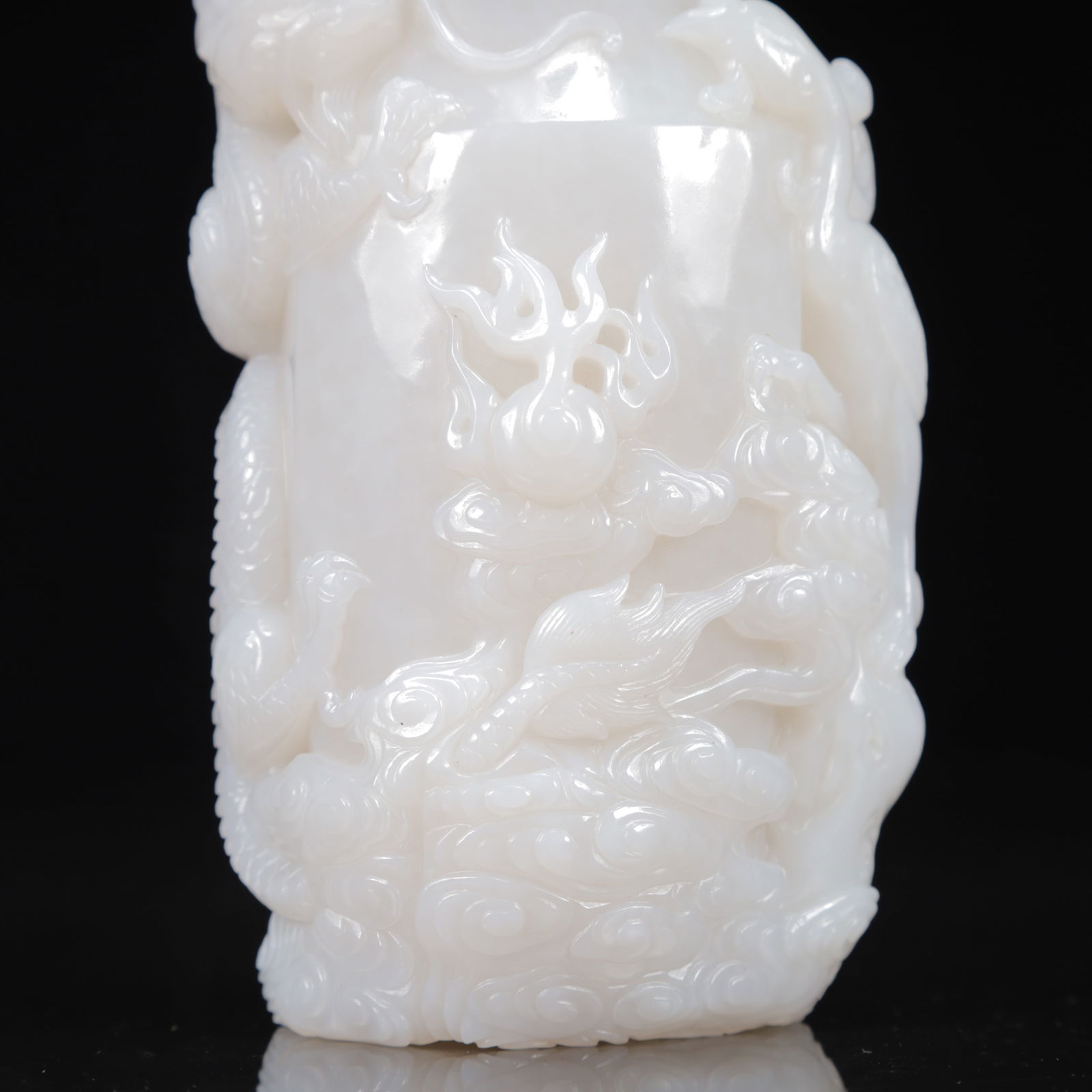 An Exquisite White Jade Dragon Pattern Vase - 3