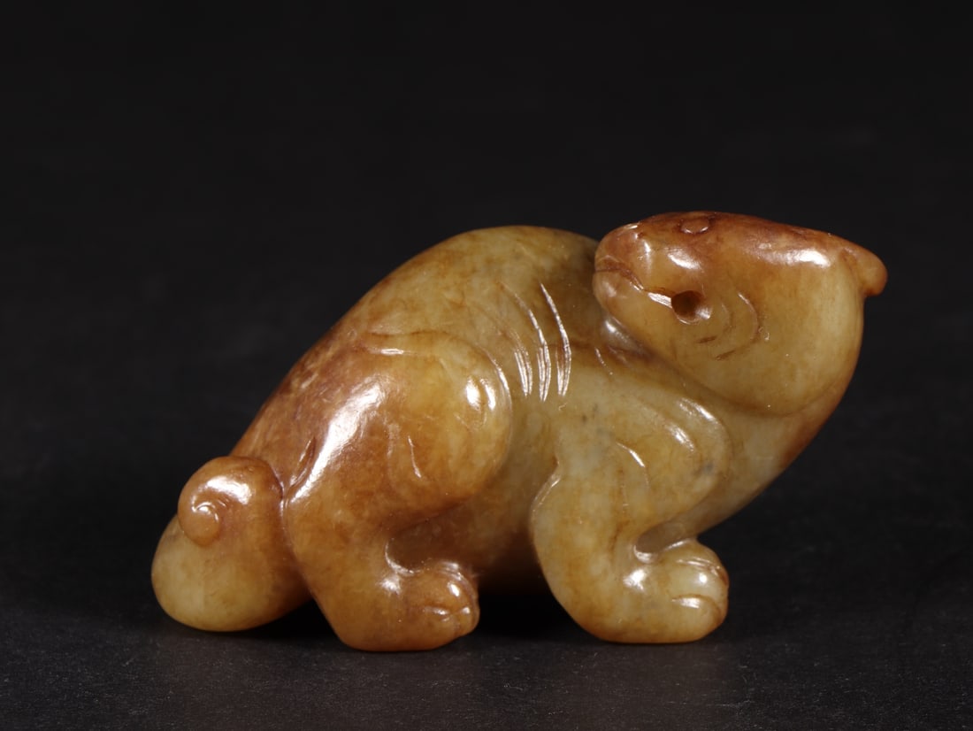 An Exquisite White Jade Auspicious Beast Ornament (1 of 9)