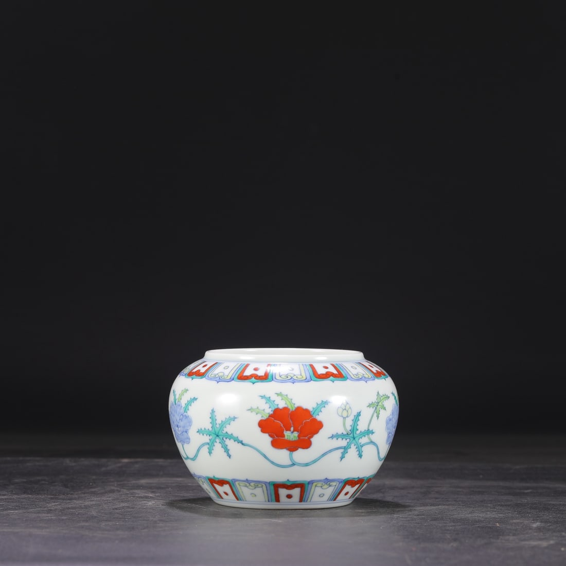 An Exquisite Doucai Lotus Pattern Jar - 2
