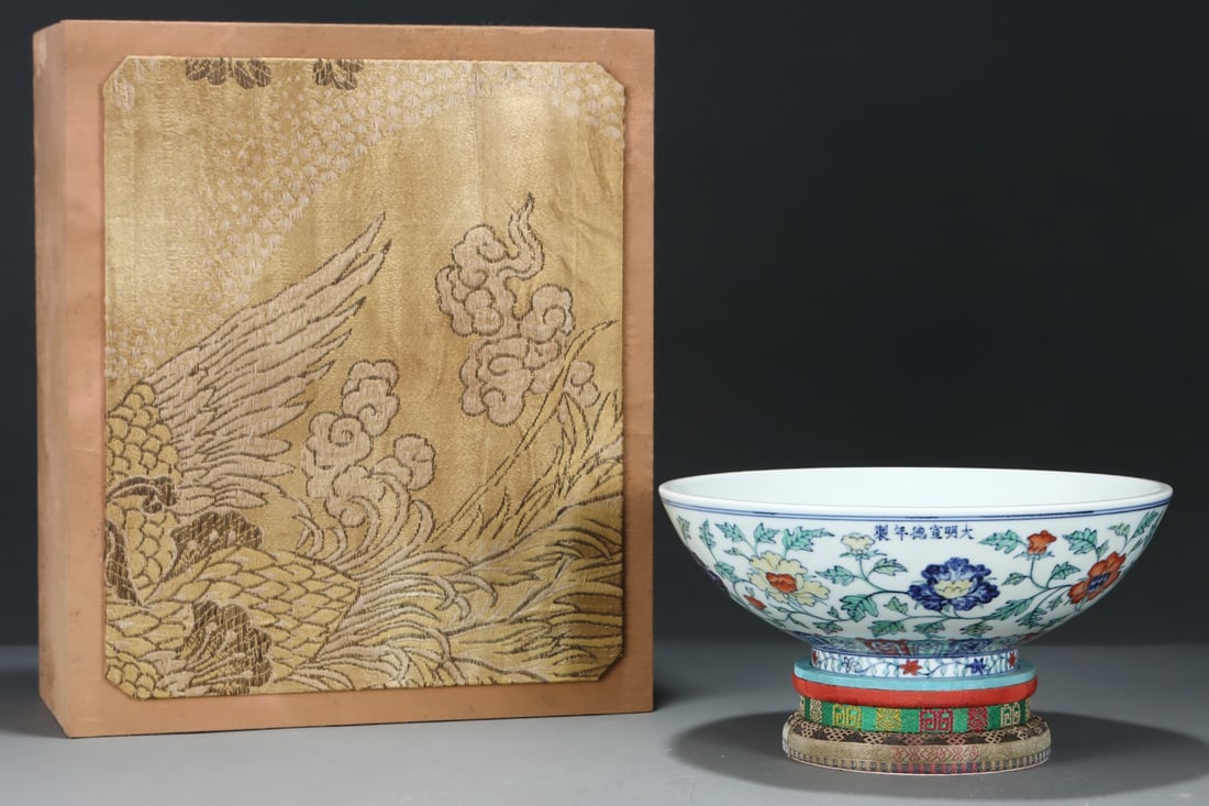 An Exquisite Wucai Lotus Pattern Bowl: An Exquisite Wucai Lotus Pattern Bowl,Ming Dynasty,China,Xuande Six-Character Mark,Size:4.1inx11in 五彩缠枝莲纹碗,中国明代,宣