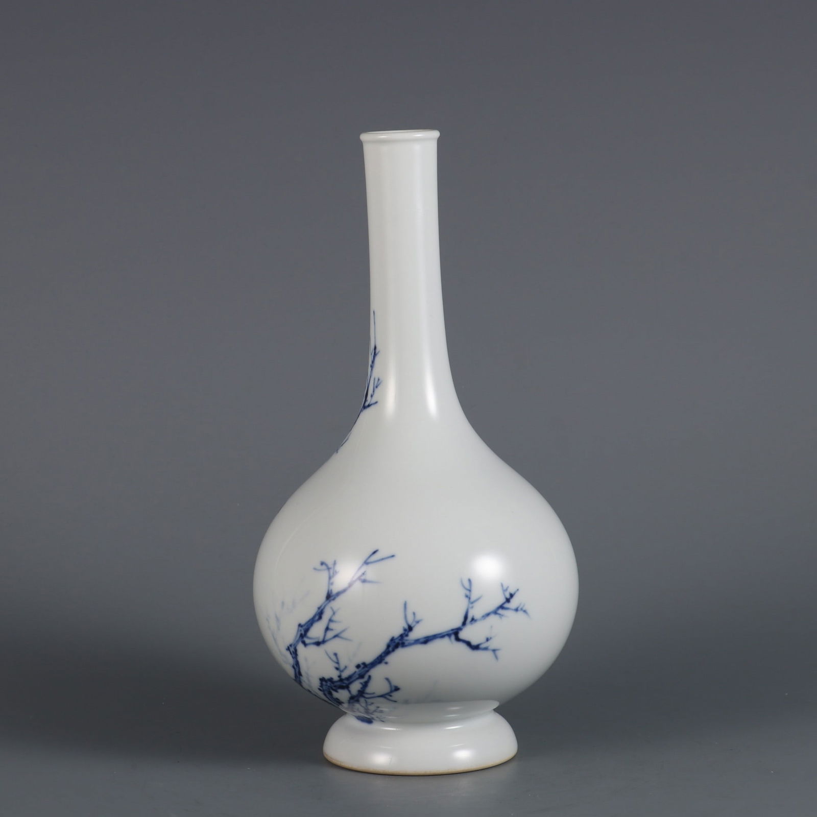 An Exquisite Blue and White Pine and Eagle Pattern Vase - 2