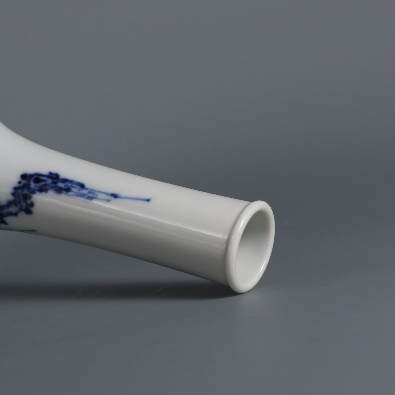 An Exquisite Blue and White Pine and Eagle Pattern Vase - 8