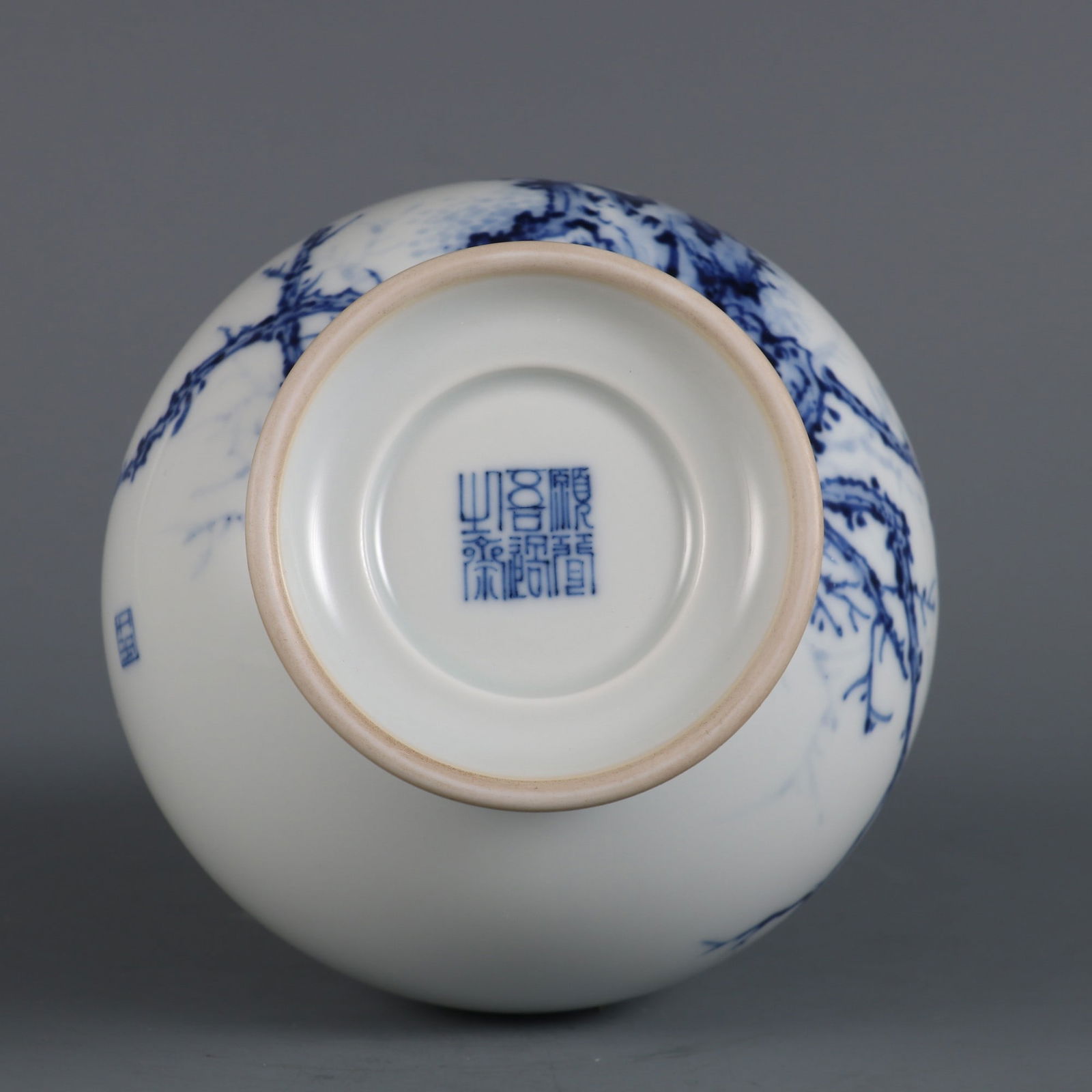 An Exquisite Blue and White Pine and Eagle Pattern Vase - 9