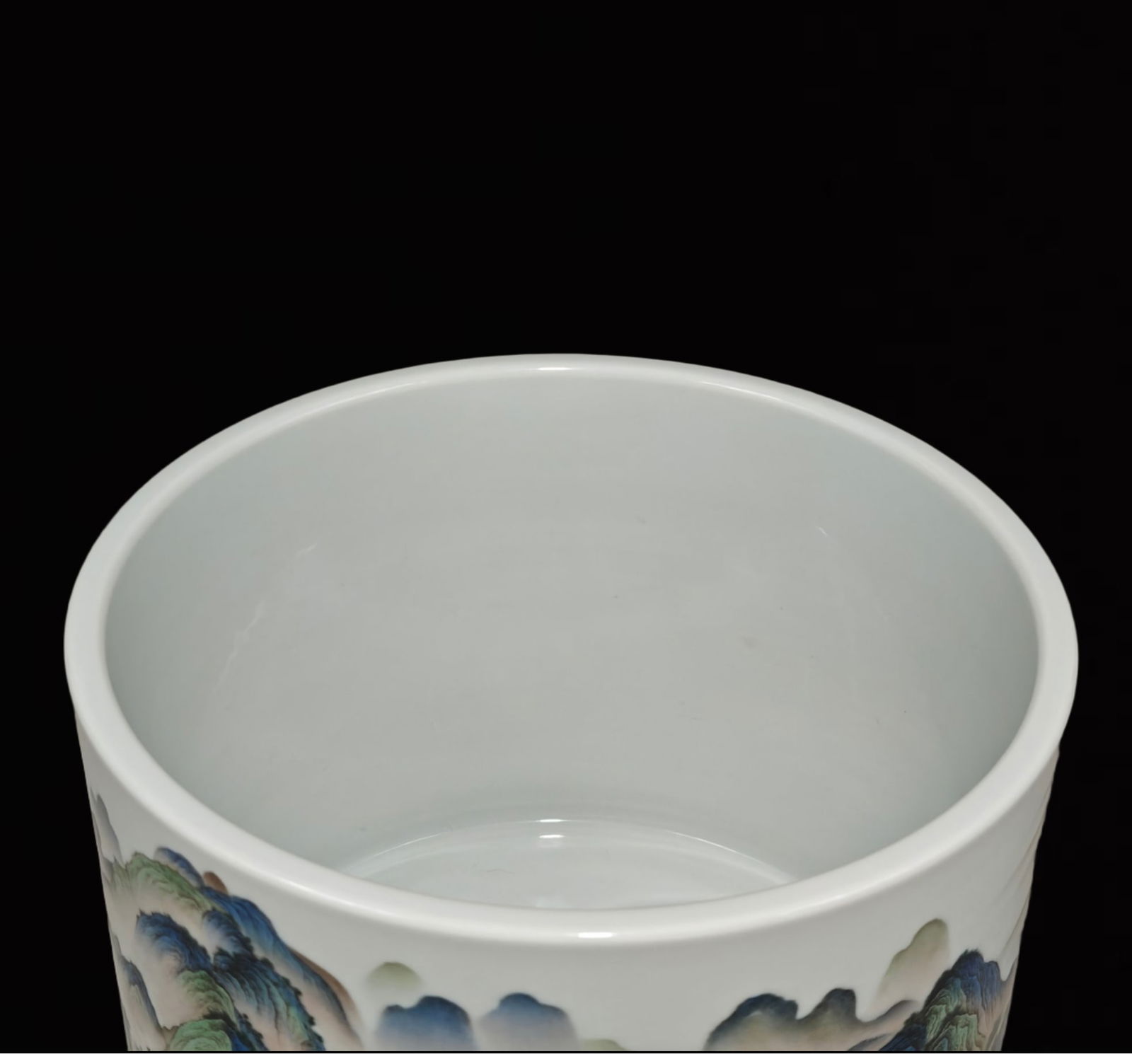 An Exquisite Enamel Landscape Pattern Brush Pot - 7