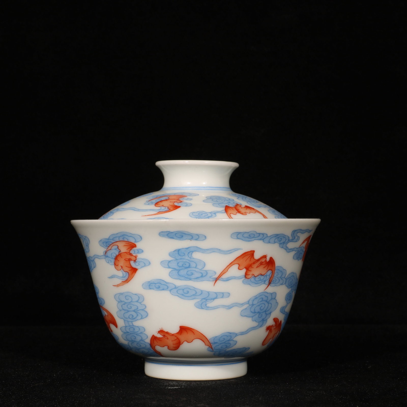 An Exquisite Famille-Rose Auspicious Cloud and Crane PatternBowl with Cover: An Exquisite Famille-Rose Auspicious Cloud and Crane PatternBowl with Cover,Qing Dynasty,China,Yongzheng Four-character Mark,Size:3.3inx3.7in 粉彩祥云蝙蝠纹&#