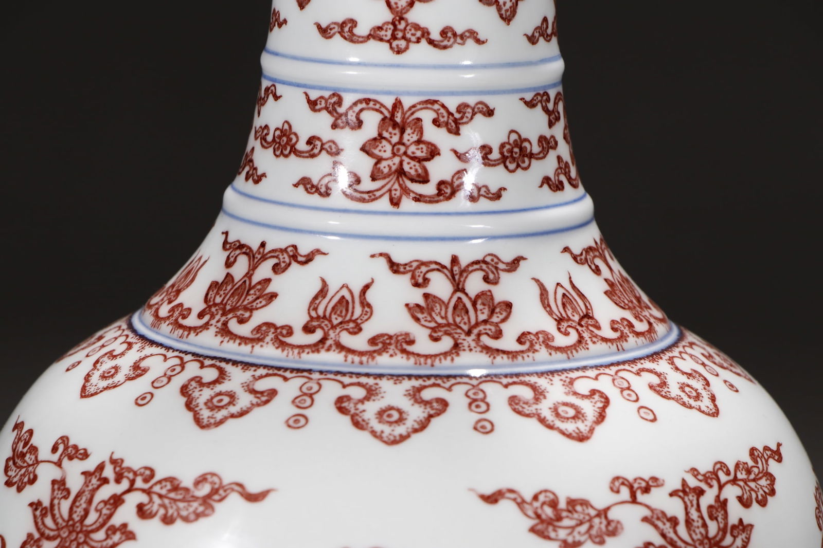 An Exquisite Underglaze-Red Chi-Dragon Pattern Vase - 4