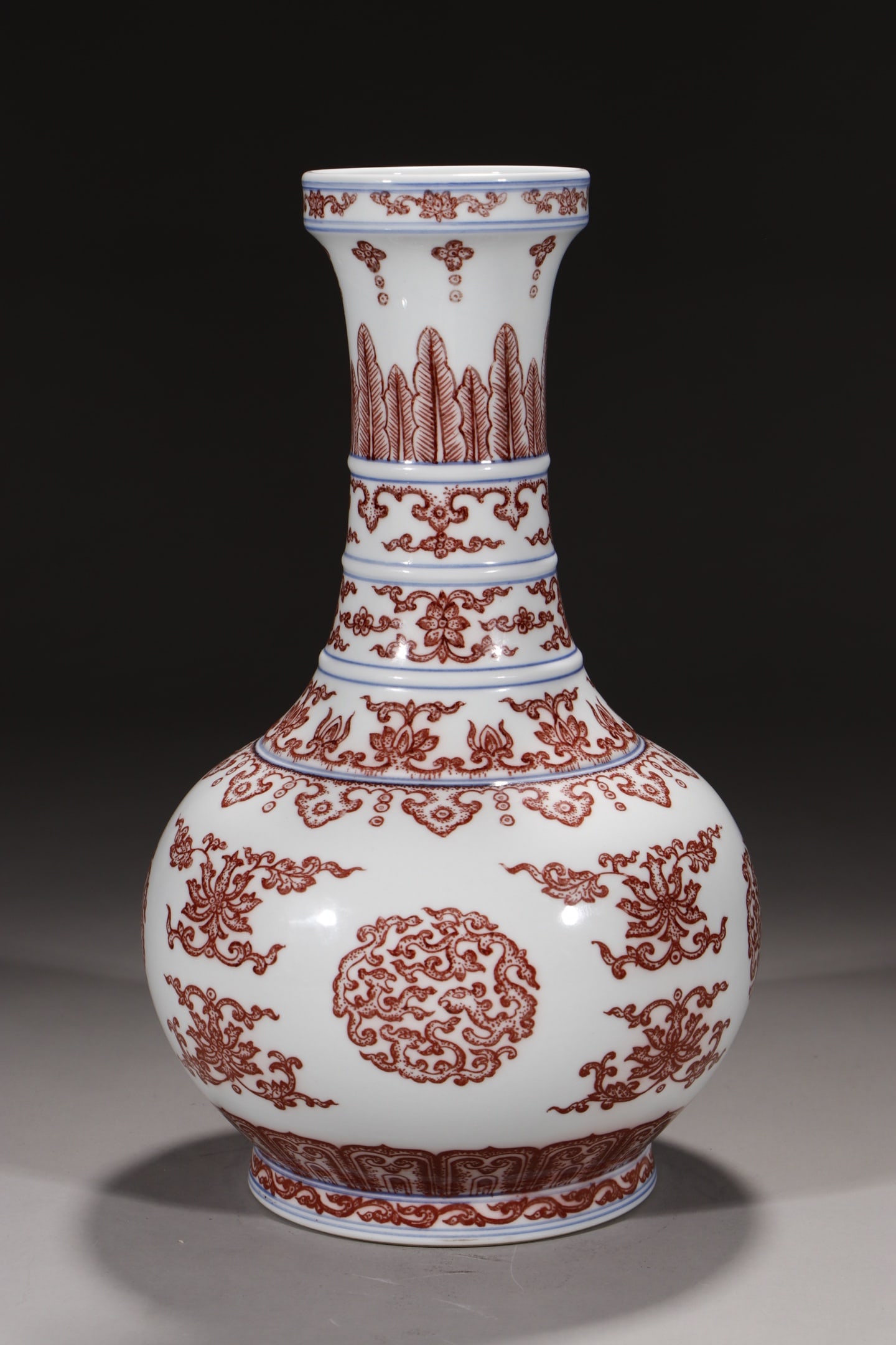 An Exquisite Underglaze-Red Chi-Dragon Pattern Vase - 6