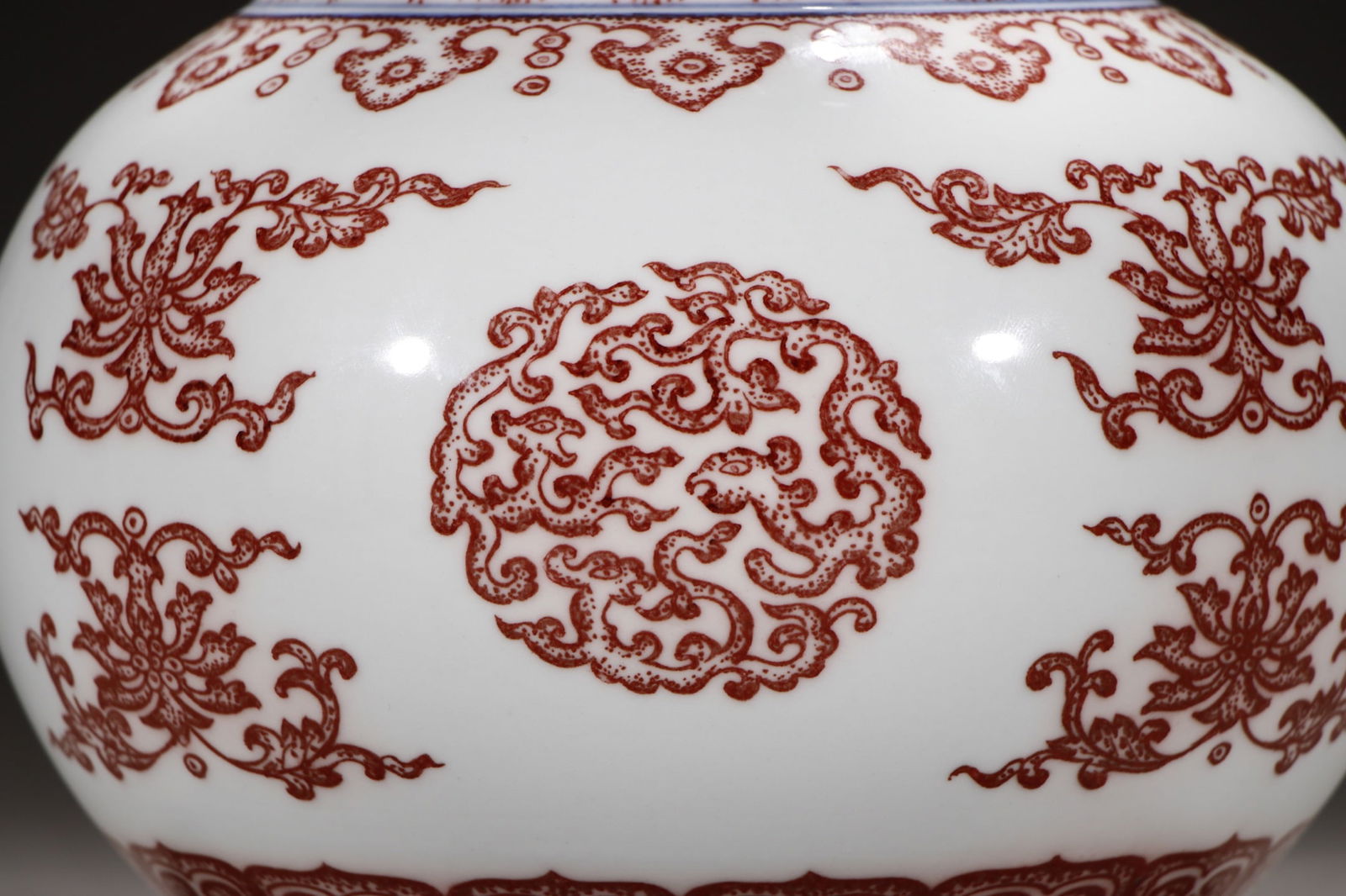 An Exquisite Underglaze-Red Chi-Dragon Pattern Vase - 7