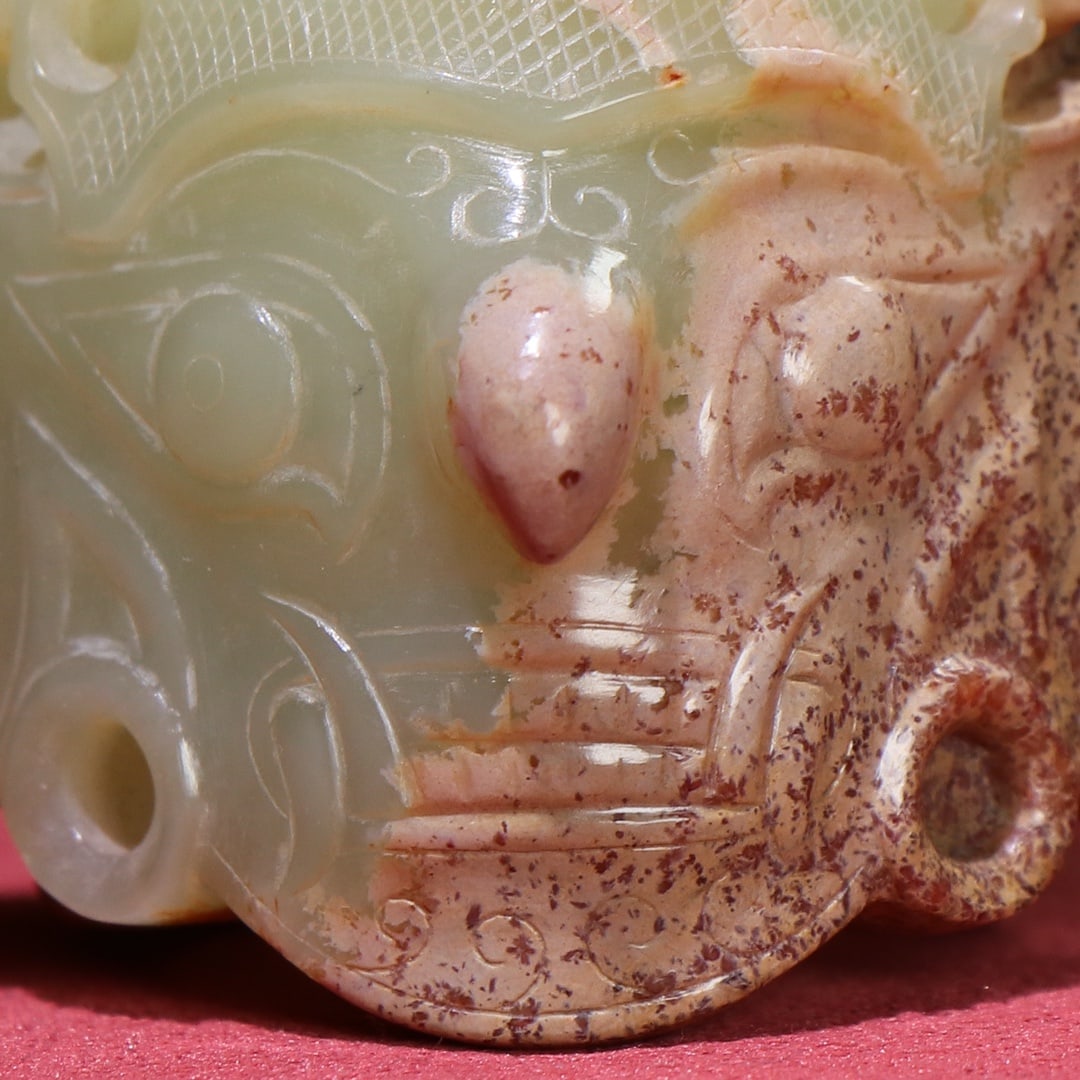 An Exquisite White Jade Figure-Face Pattern Thumb Ring - 3