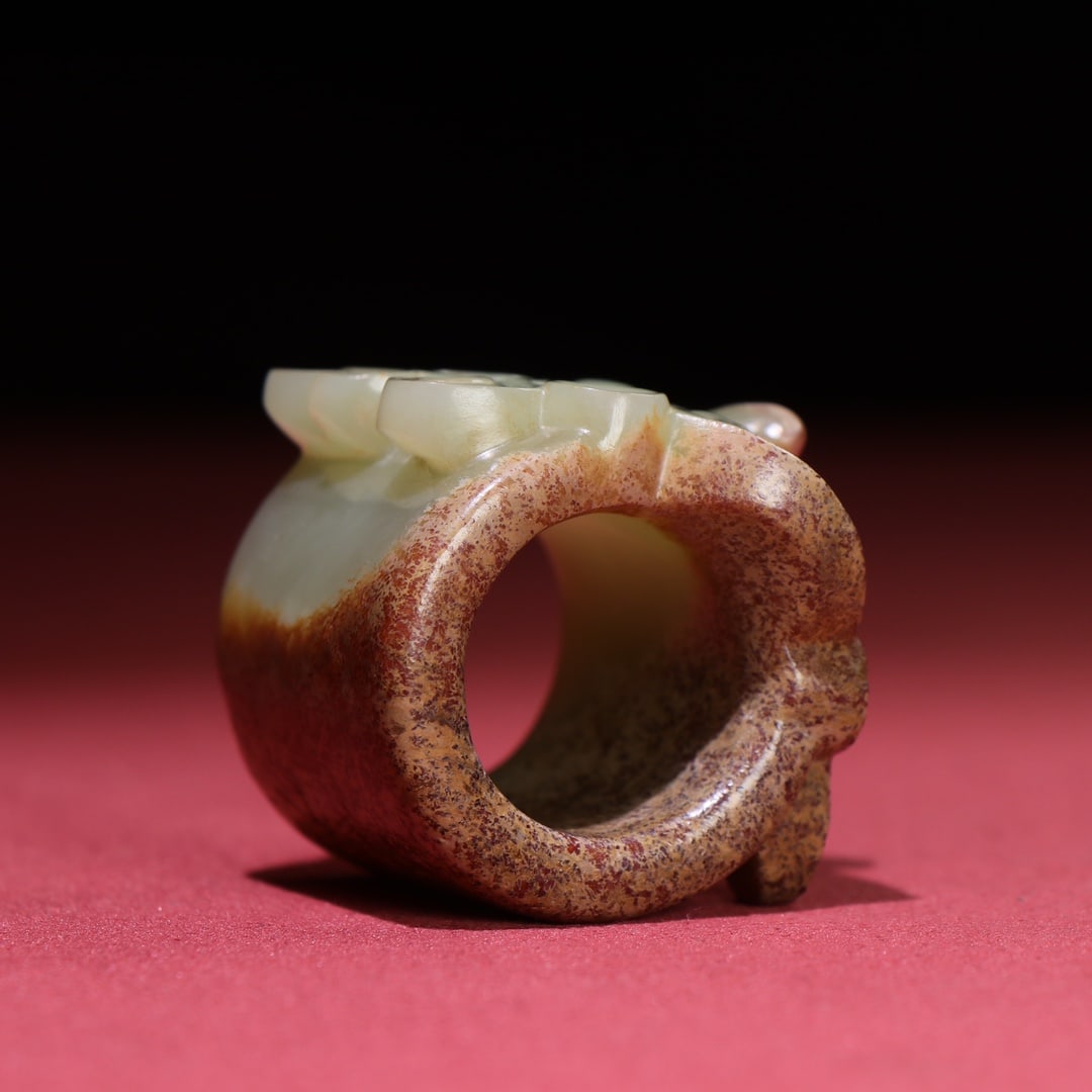 An Exquisite White Jade Figure-Face Pattern Thumb Ring - 8