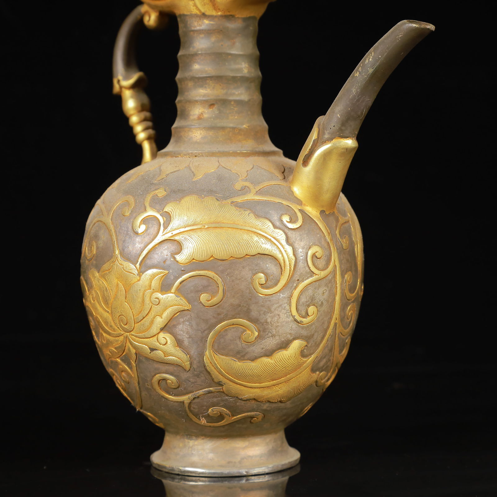 An Exquisite Gilt Silver Flower Pattern Ewer - 10