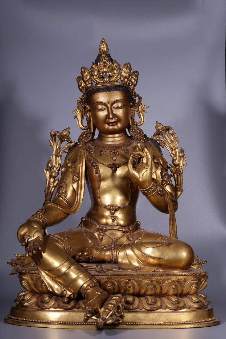 A Rare Gilt Bronze Statue of Avalokitesvara: A Rare Gilt Bronze Statue of Avalokitesvara,Qing Dynasty, China,Size:25.2inx18.7inx15.4in,Weight:30800g 铜鎏金观音像,中国清代