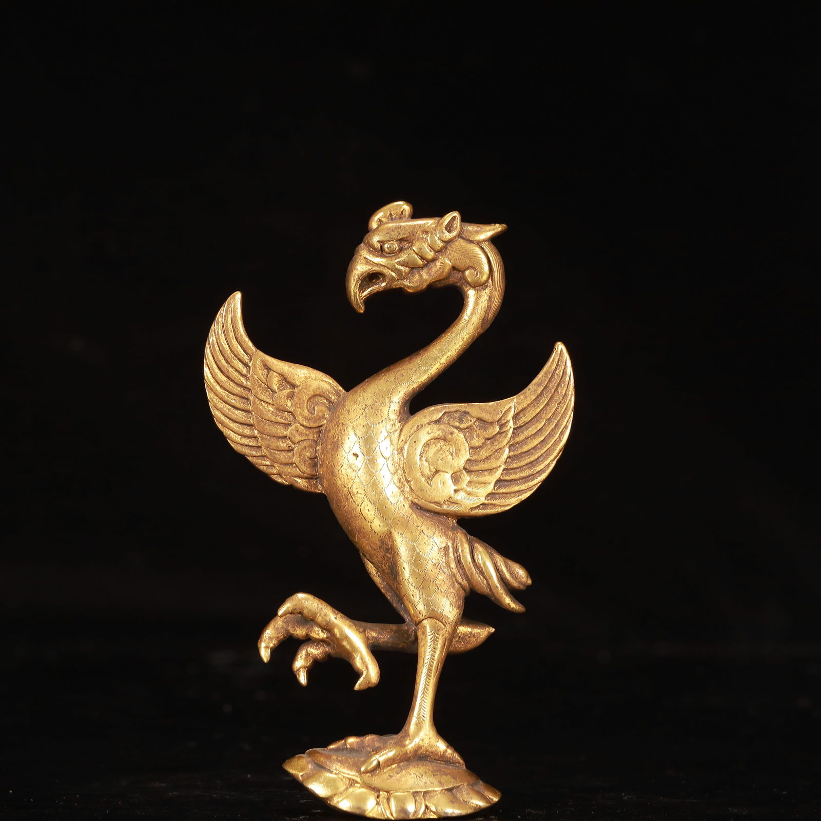 An Exquisite Gilt Bronze Phoenix Ornament: An Exquisite Gilt Bronze Phoenix Ornament,Qing Dynasty, China,Size:3.5inx1.2inx5.5in,Weight:400g 铜鎏金凤摆件,中国清代