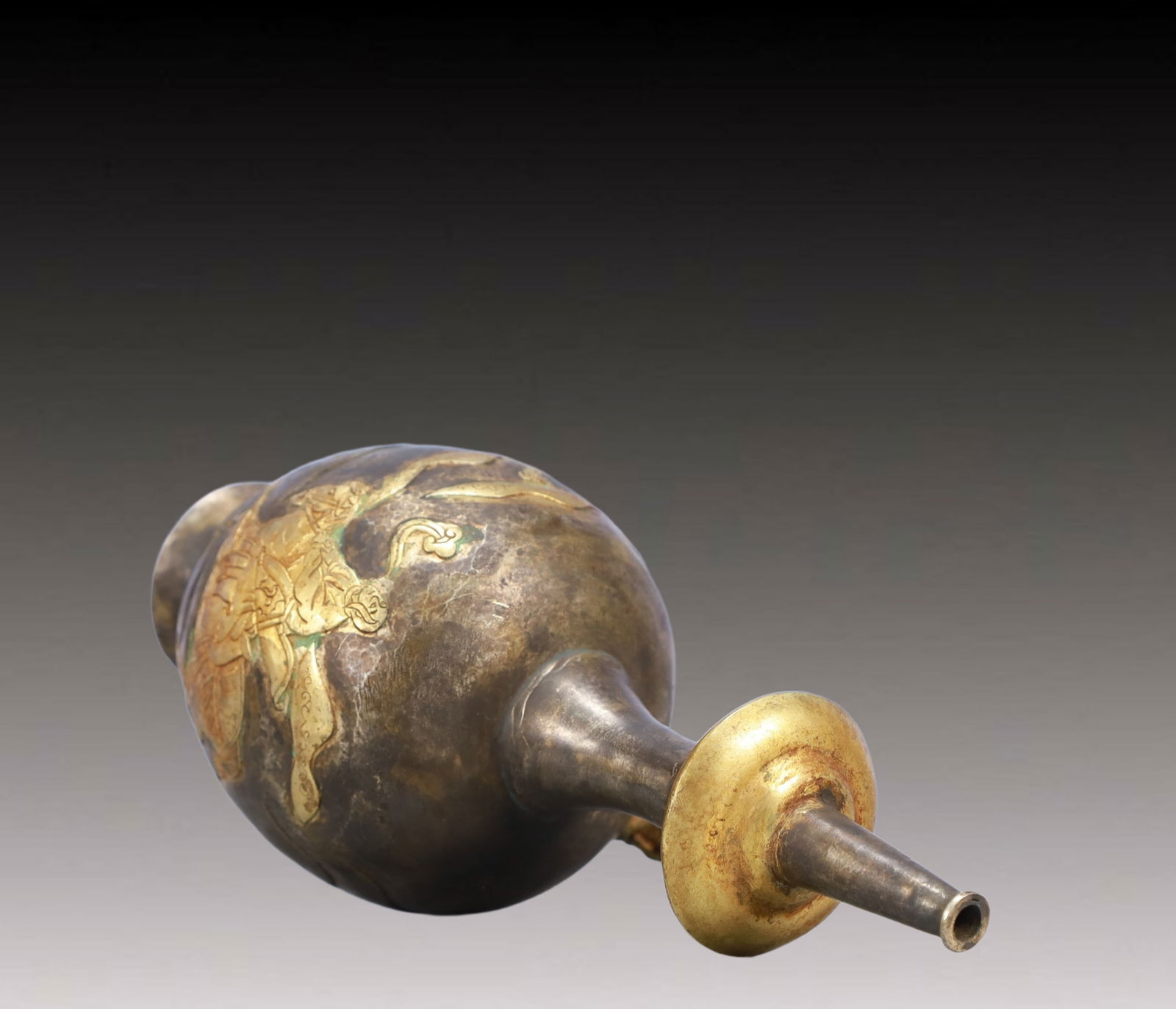 A Rare Gilt Silver Figure Pattern Vase - 8