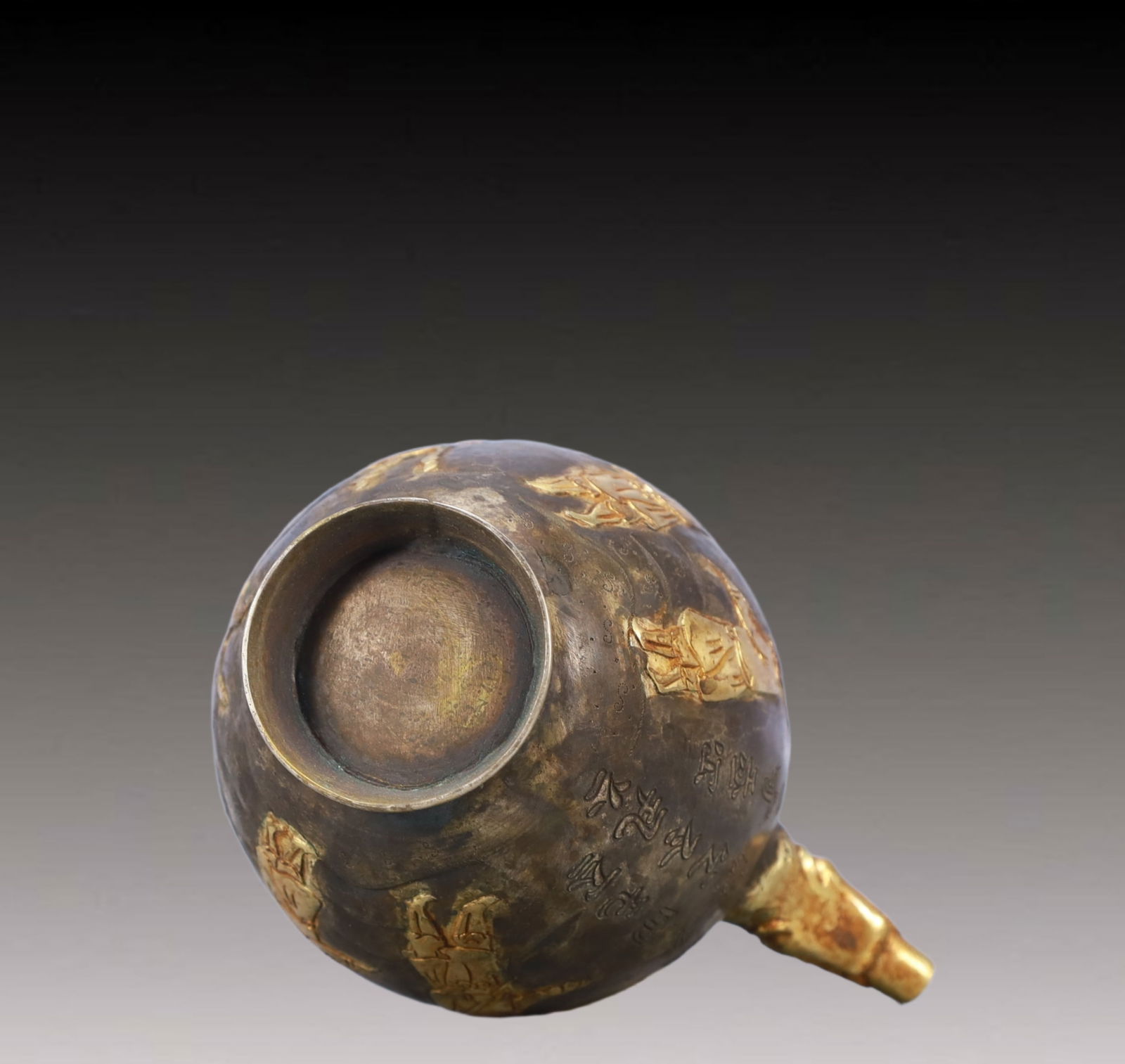 A Rare Gilt Silver Figure Pattern Vase - 9