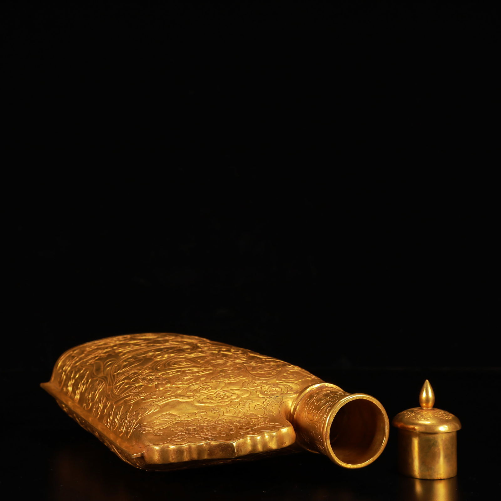 A Rare Gilt Bronze Figure Pattern Bottle - 11