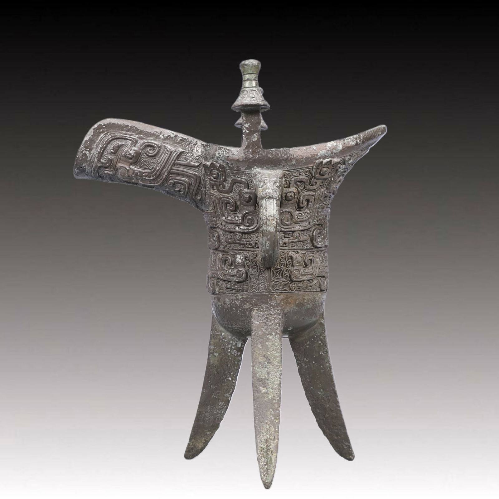 A Precious Bronze Auspicious Bird Pattern Tripod Goblet: A Precious Bronze Auspicious Bird Pattern Tripod Goblet,Ancient Time, China,Size:9.1inx4.7inx11.8in ;Weight:3000g 青铜神鸟纹三足爵杯，ߑ