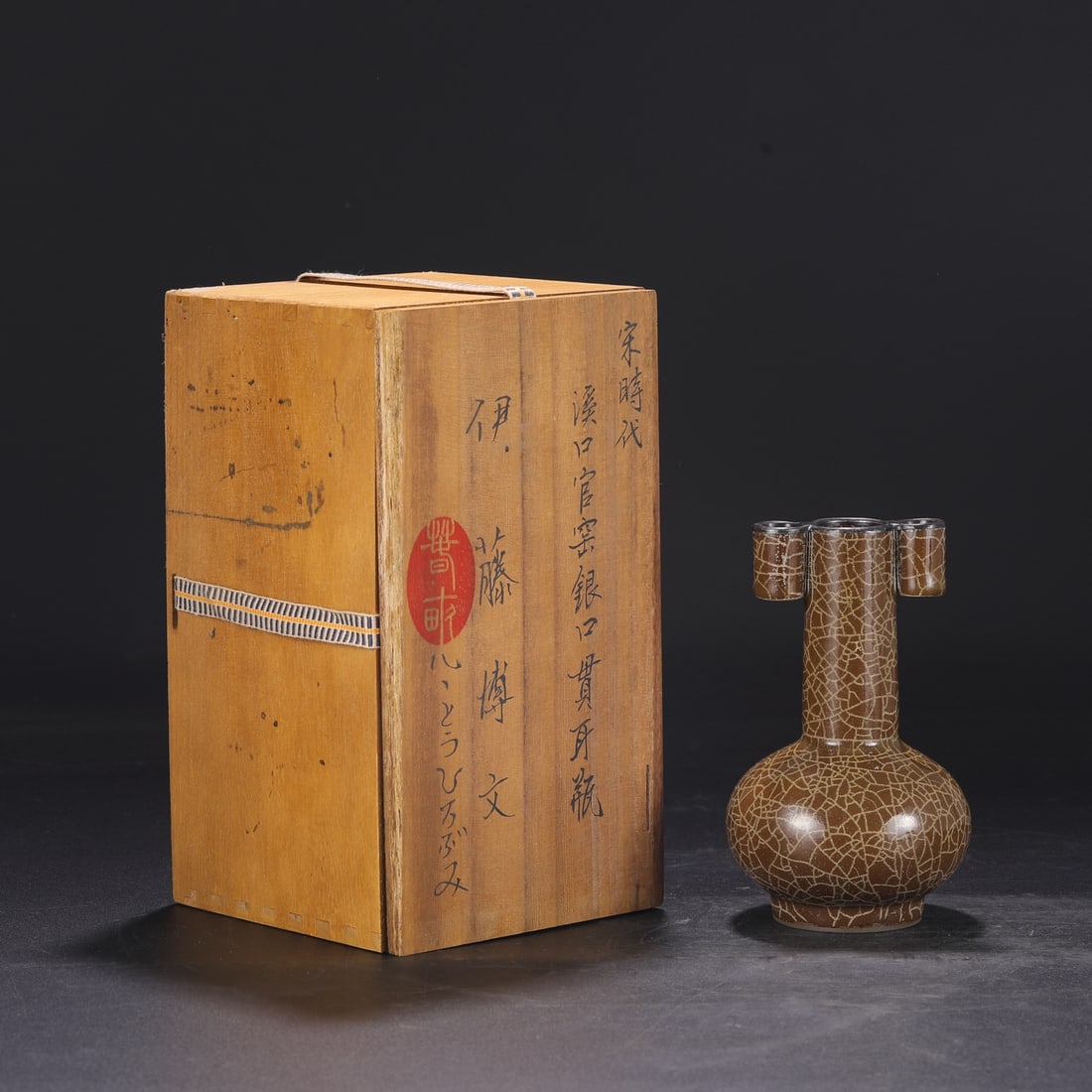 An Exquisite Guan yao Cover with Silver Double-Ears Vase: An Exquisite Guan yao Cover with Silver Double-Ears Vase,Song Dynasty,China,Size:6.5inx3.7in 官窑银口双耳瓶,中国宋代