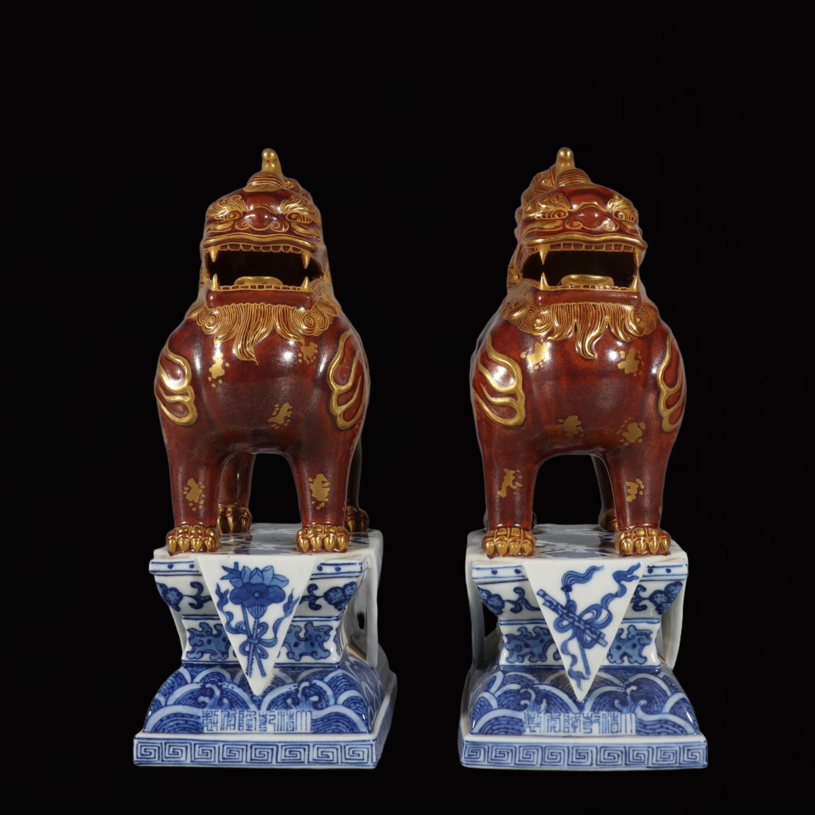 A Pair of Exquisite Blue and White Jiacai Kylin Paper Weights: A Pair of Exquisite Blue and White Jiacai Kylin Paper Weights,Qing Dynasty, China,Qianlong Six-character Mark,Size:8.1inx4.3in 一对青花加彩麒麟