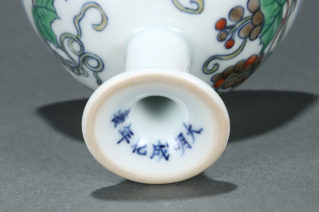 An Exquisite Doucai Grapes Pattern Stem Cup - 9