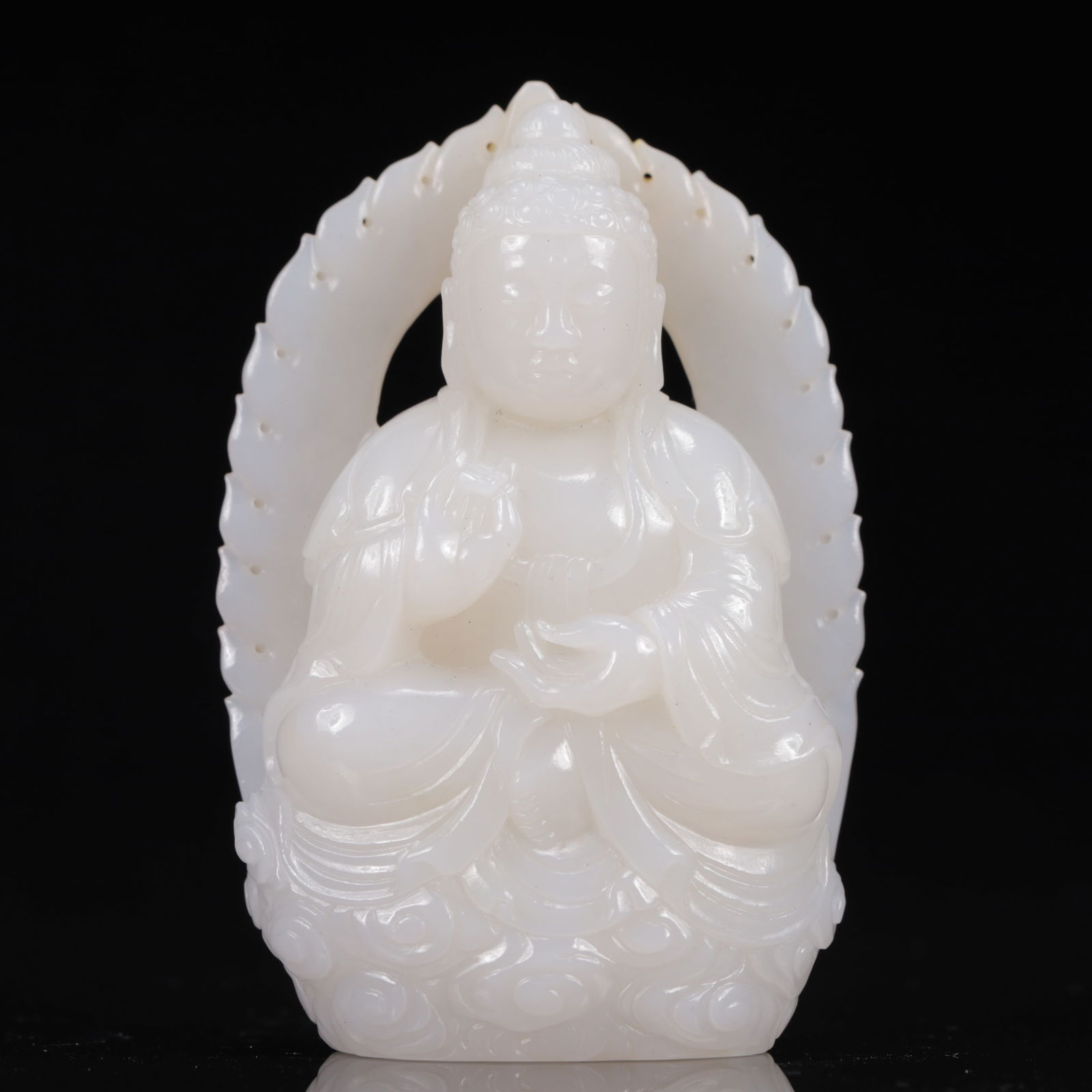 An Exquisite White Jade Statue of Sakyamuni (1 of 8)