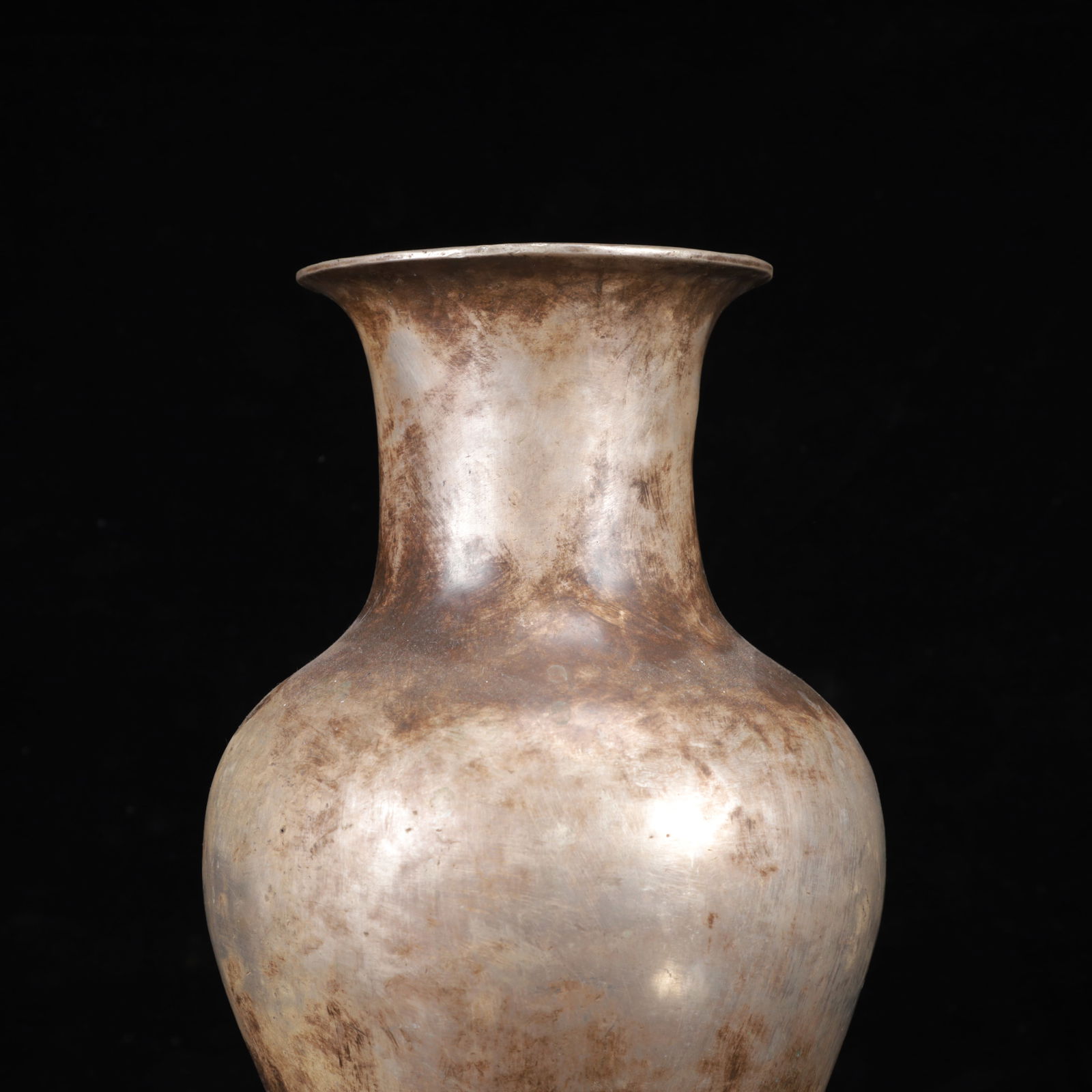 An Exquisite Silver Vase - 2