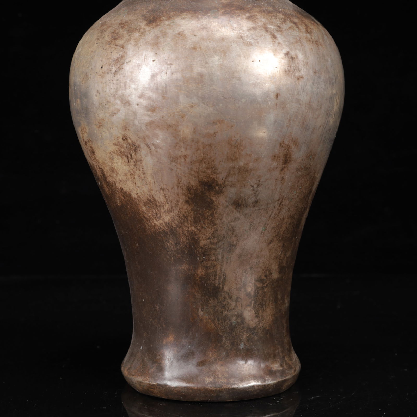An Exquisite Silver Vase - 3