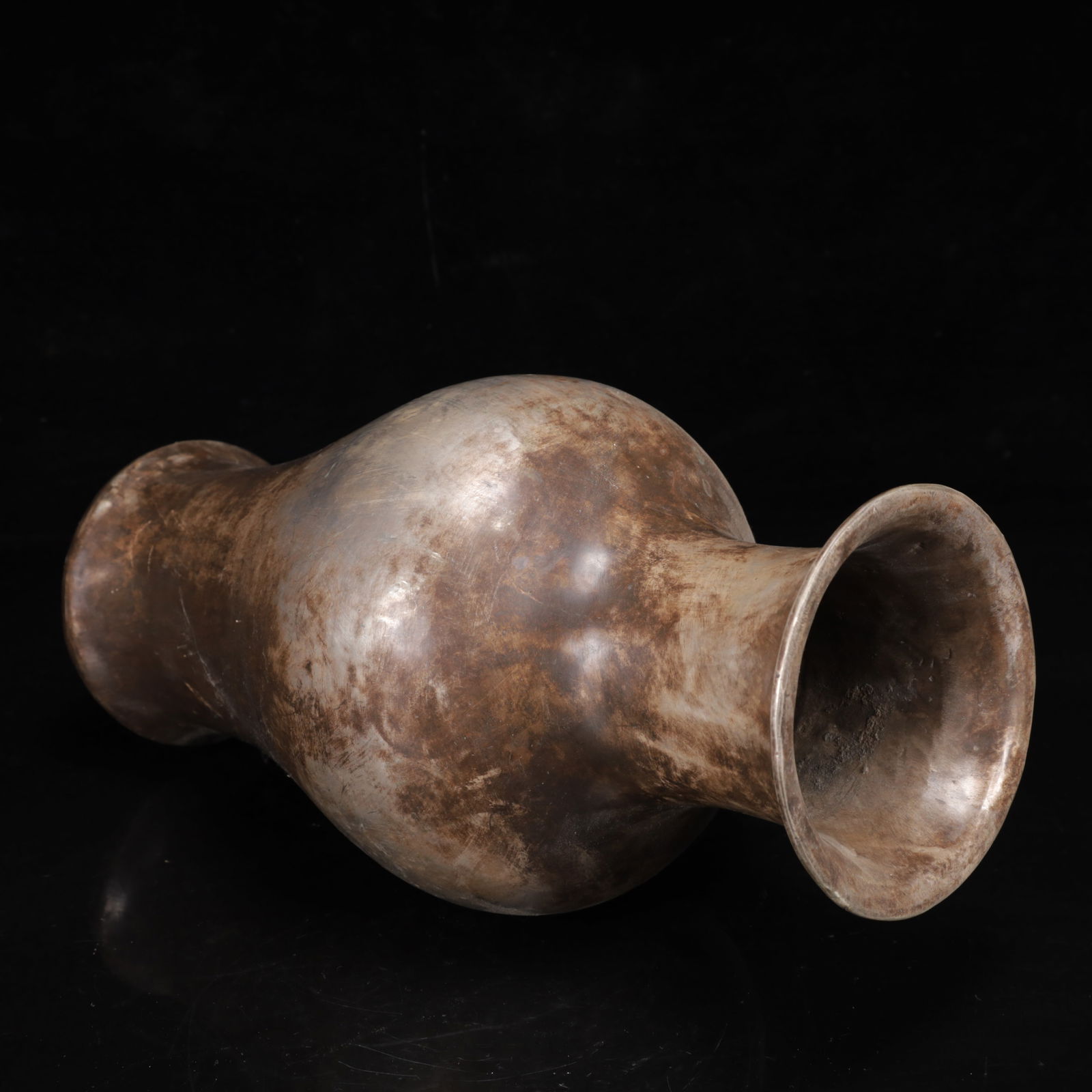 An Exquisite Silver Vase - 7