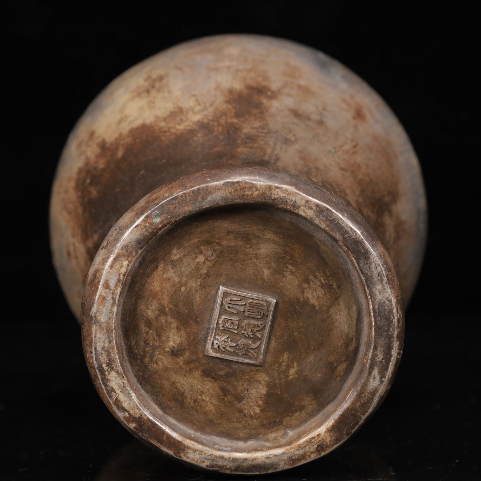 An Exquisite Silver Vase - 8