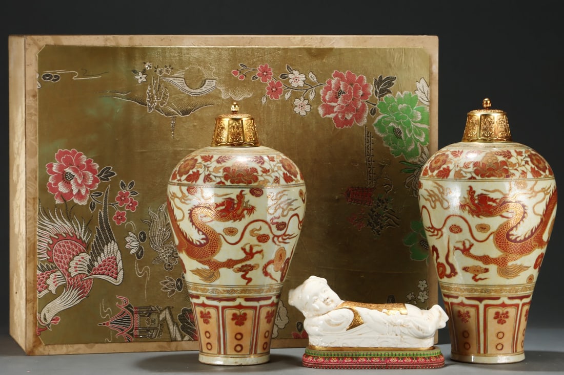 A Pair of Huge Iron-Red Painted Gold Auspicious Cloud and Dragon Pattern Bottles: A Pair of Huge Iron-Red Painted Gold Auspicious Cloud and Dragon Pattern Bottles,Size:19.3inx10.2in,Yuan Dynasty,China,with Mark 