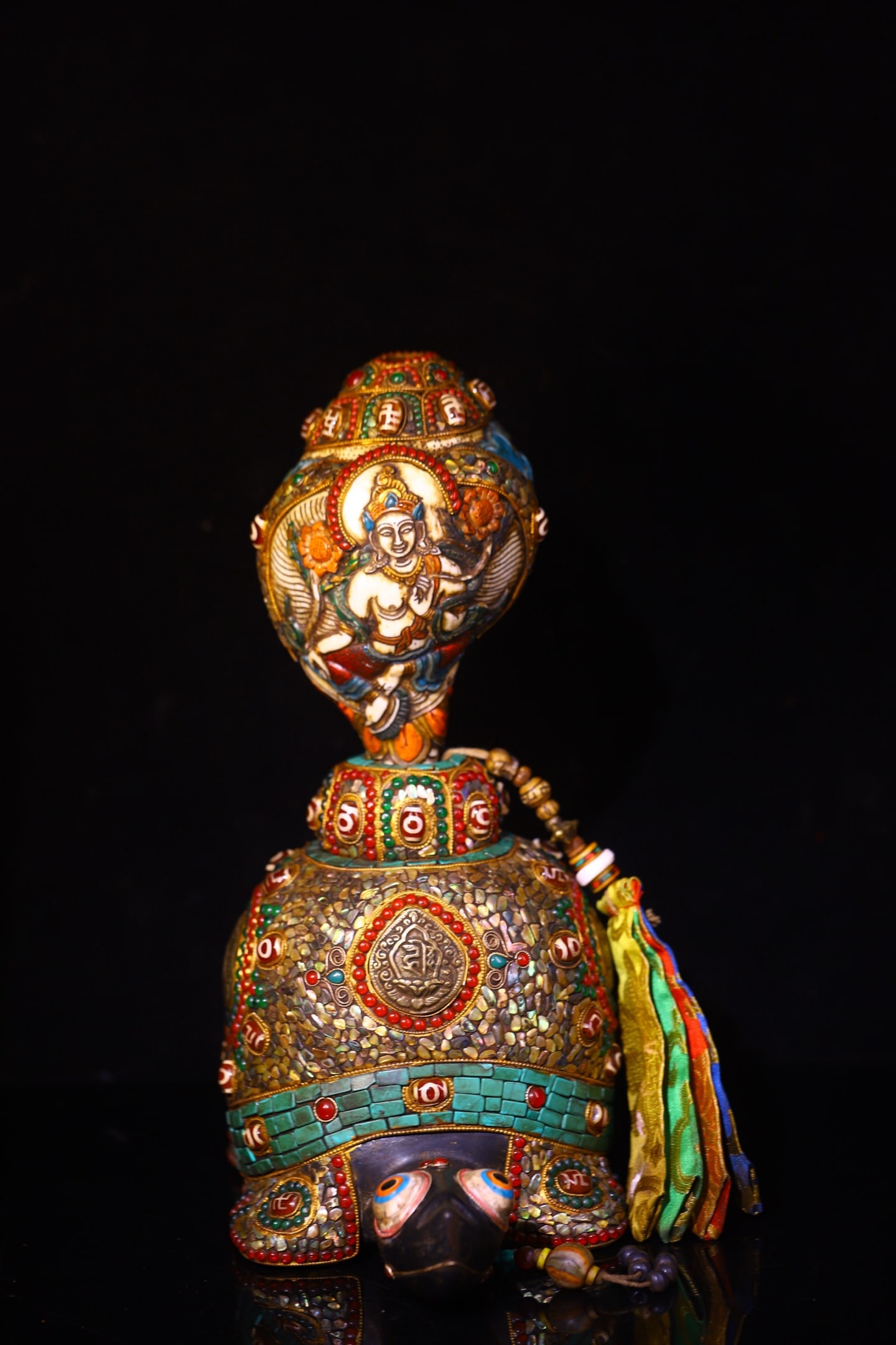 An Exquisite Meteorite Inlaid Dzi Bead and Turquoise Turtle Ornament: An Exquisite Meteorite Inlaid Dzi Bead and Turquoise Turtle Ornament,Qing Dynasty,China,Size:(Turtle)13.8inx5.9in,(Shell)7.1inx4.3in,Weight:7000g 