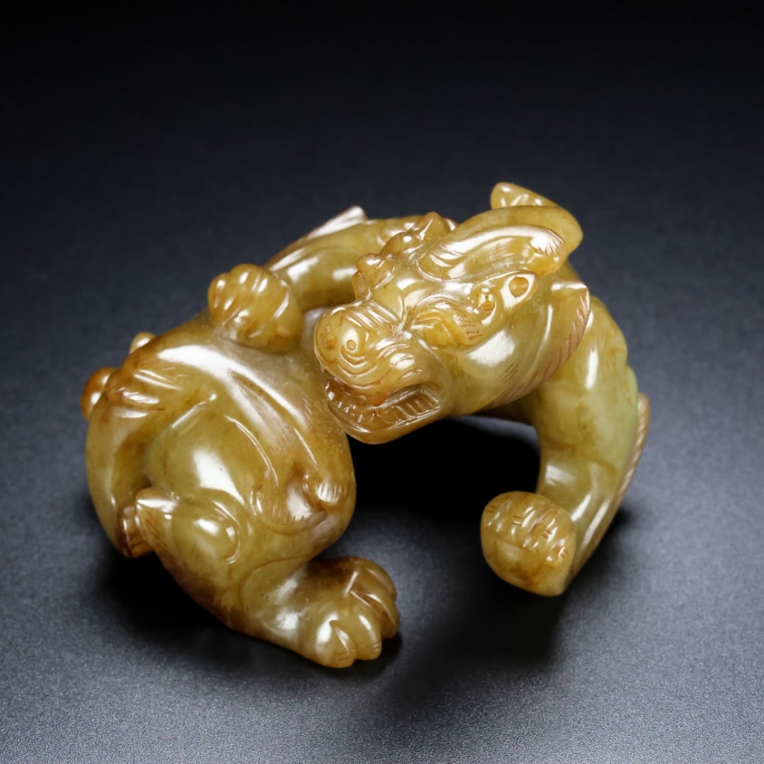An Archaic Gaogu yu Gaogu yu Beast Pattern Ornament: An Archaic Gaogu yu Gaogu yu Beast Pattern Ornament,Ancient Time, China, Size:2.8inx2.2inx2in, Weight:145g 高古玉高古玉兽纹摆件,中