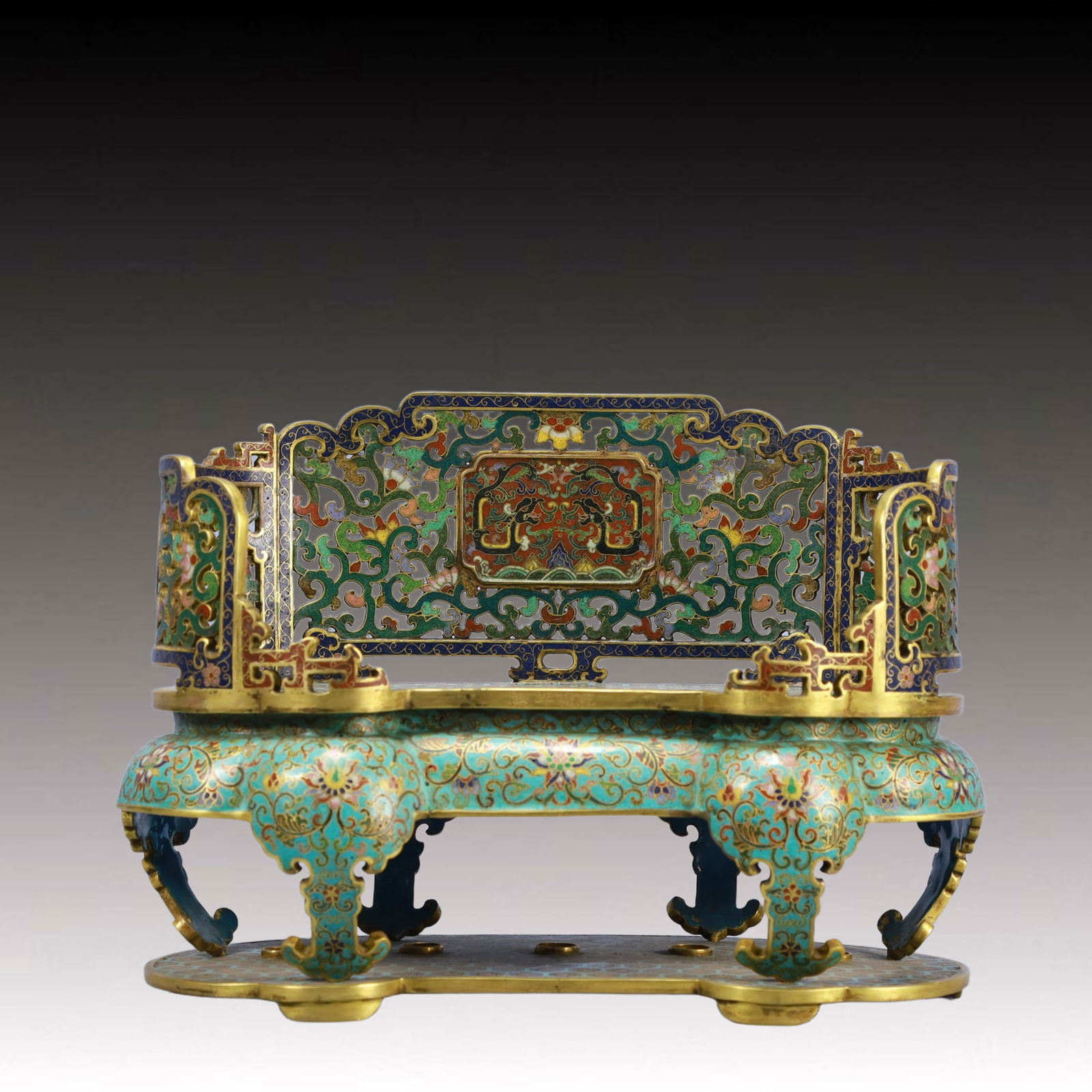 An Exquisite Cloisonne Lotus Pattern Throne Ornament: An Exquisite Cloisonne Lotus Pattern Throne Ornament,Qing Dynasty, China,Qianlong Four-character Mark,Size：13.4inx5.9inx9.4in; Weight：5000g 景泰蓝缠枝ഫ