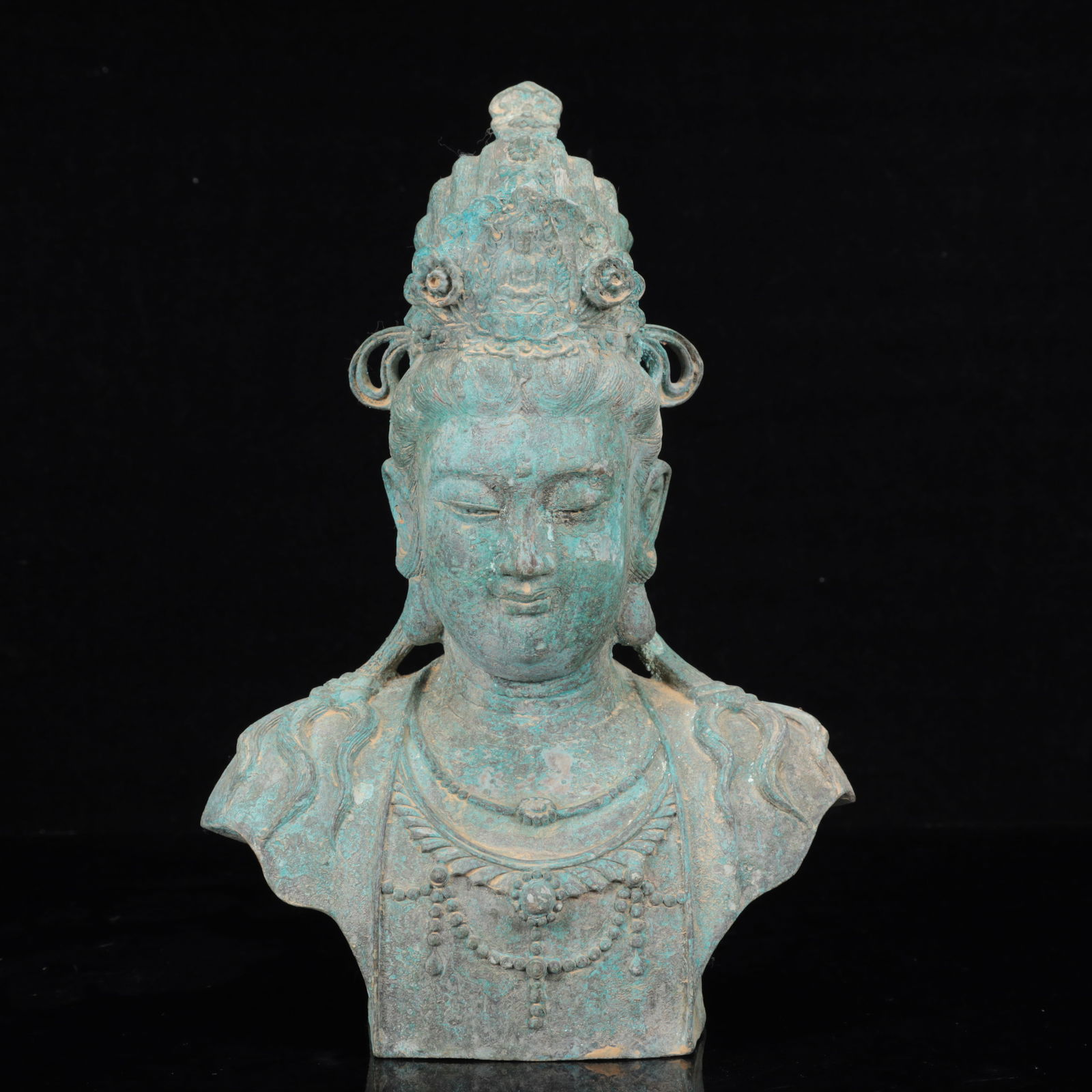 A Solemn Bronze Statue of Avalokitesvara (1 of 11)