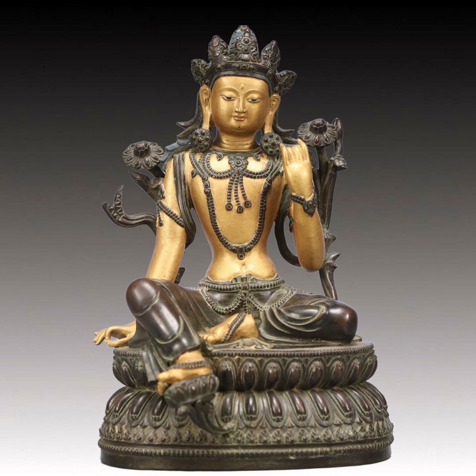A Solemn Gilt Bronze Statue of Tara: A Solemn Gilt Bronze Statue of Tara,Qing Dynasty, China,Size:5.9inx4.3inx9.4in,Weight:2500g 铜鎏金度母像,中国清代
