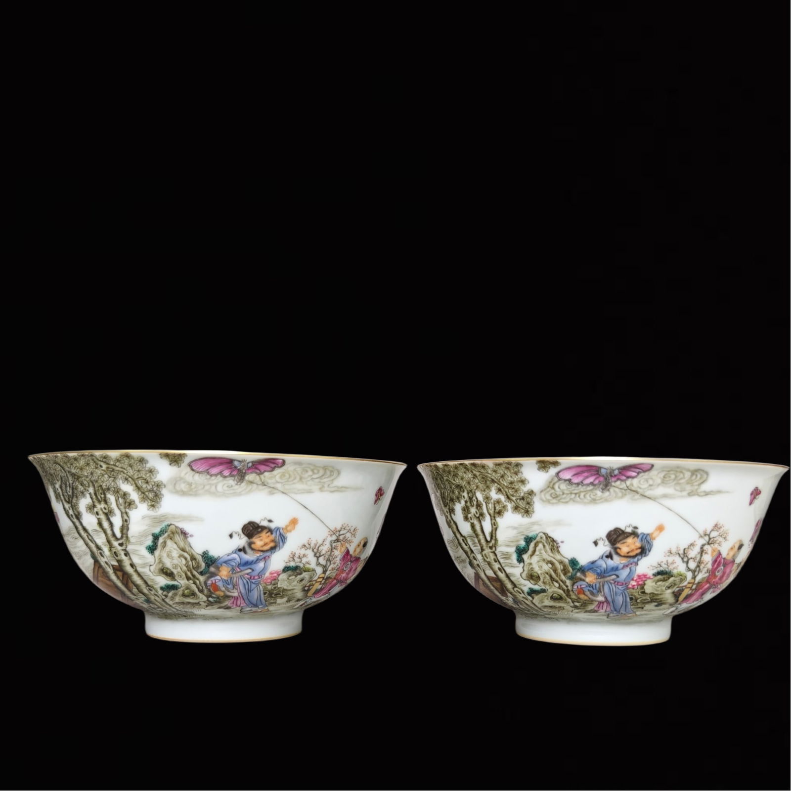 A Pair of Exquisite Blue and White Famille-Rose Character and Story Pattern Bowls: A Pair of Exquisite Blue and White Famille-Rose Character and Story Pattern Bowls,Qing Dynasty,China,Qianlong Six-character Mark,Size:3inx6.4in 一对青花粉彩人