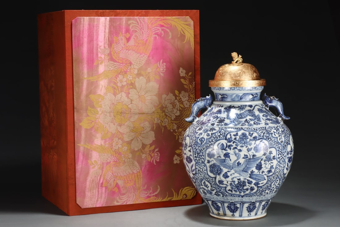 A Huge Blue and White Flower and Crane Pattern Double-Ears Jar with Cover: A Huge Blue and White Flower and Crane Pattern Double-Ears Jar with Cover,Yuan Dynasty,China,Size:18.9inx13.2in 青花花卉鹤纹双耳盖罐,中