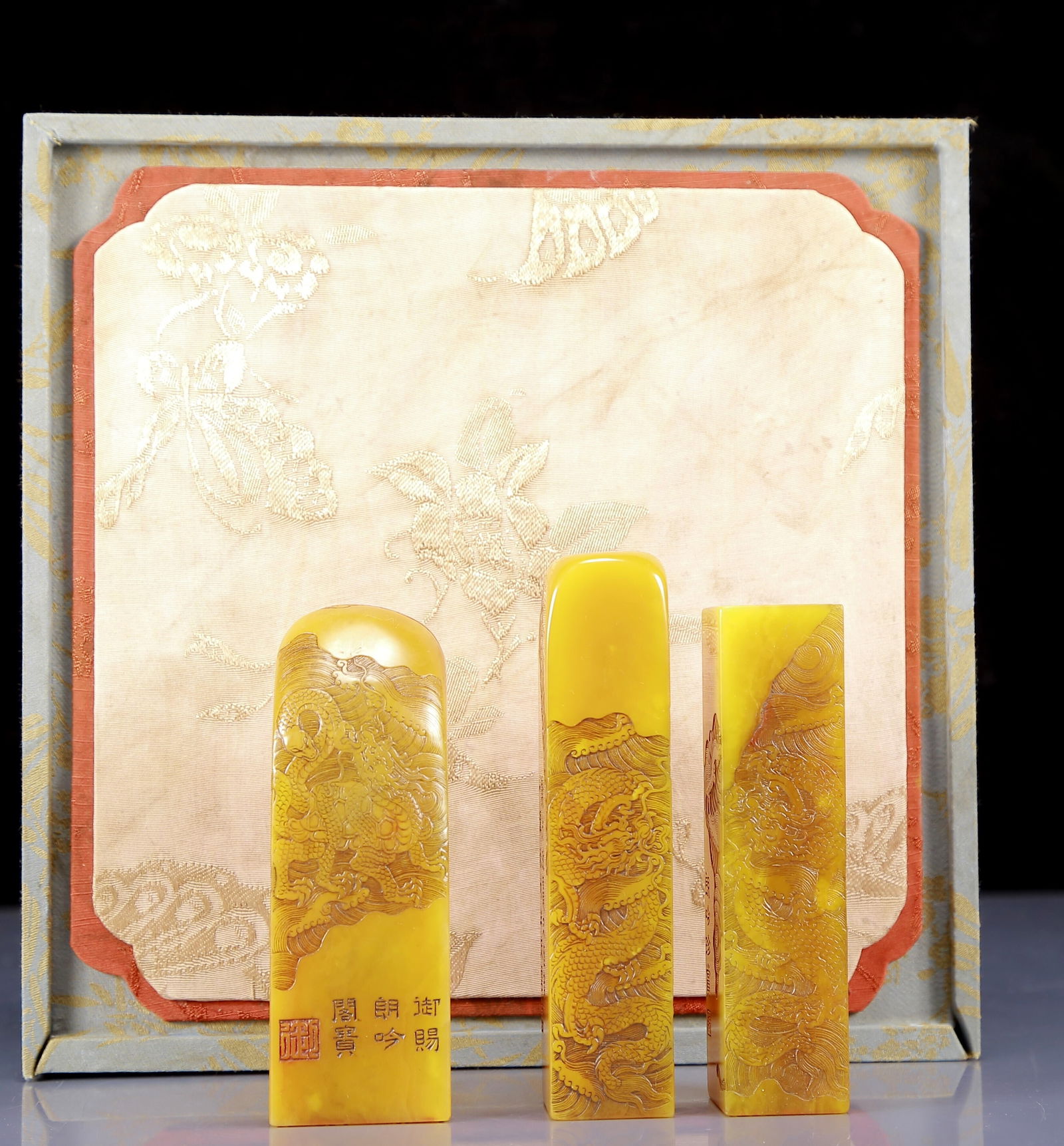A Set of Fine Tianhuang Stone Dragon Pattern Seals,with poem: A Set of Fine Tianhuang Stone Dragon Pattern Seals,with poem,Qing Dynasty, China,Size:1.6inx4.7in,Weight:835g 