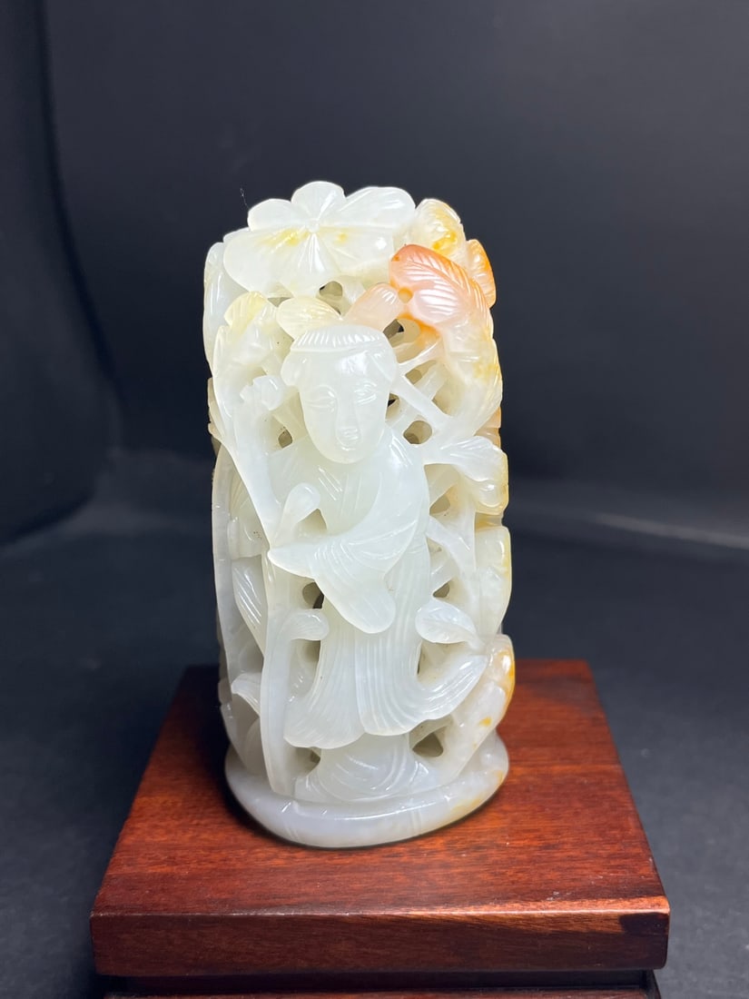 An Exquisite White Jade Figure Pattern Ornament (1 of 7)