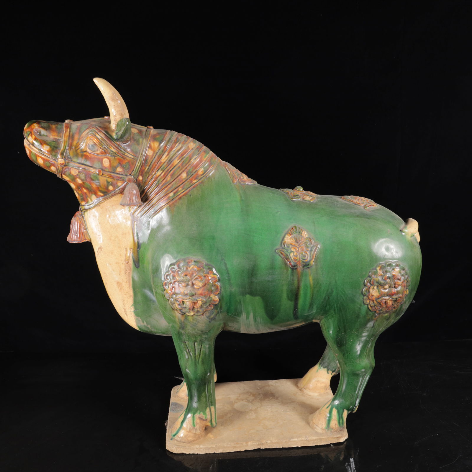 An Exquisite Tang Tri-Color Glazed Pottery Buffalo Ornament: An Exquisite Tang Tri-Color Glazed Pottery Buffalo Ornament,Tang Dynasty,China,Size:23.2inx24.4inx7.9in,Weight:10100g 唐三彩牛摆件,中国唐代