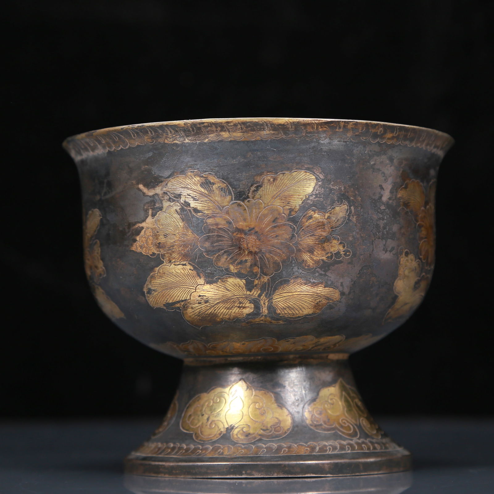 An Exquisite Silver Gilt Flower Pattern Cup - 3