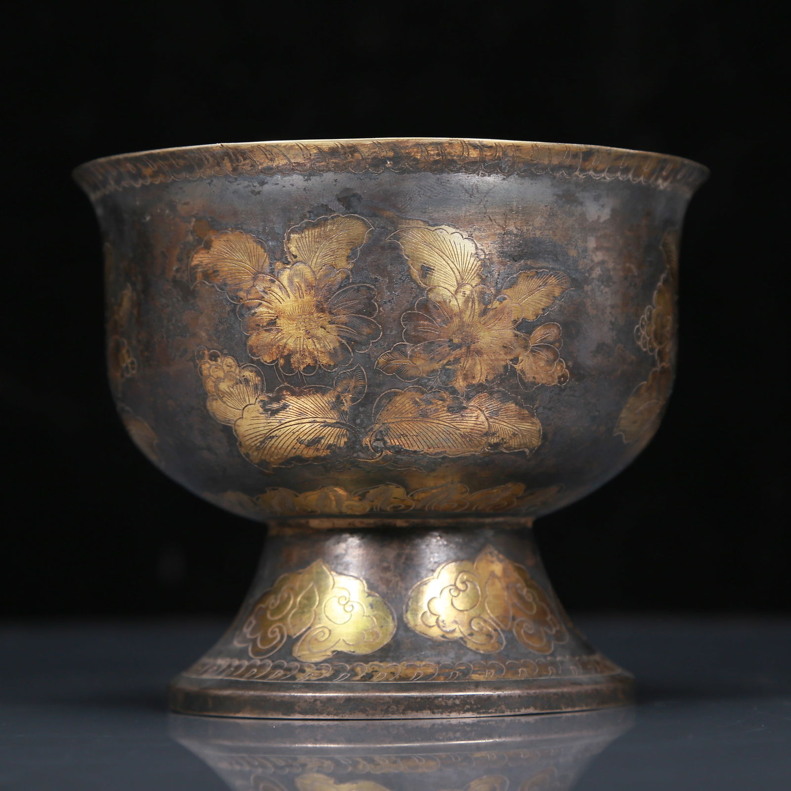 An Exquisite Silver Gilt Flower Pattern Cup - 4