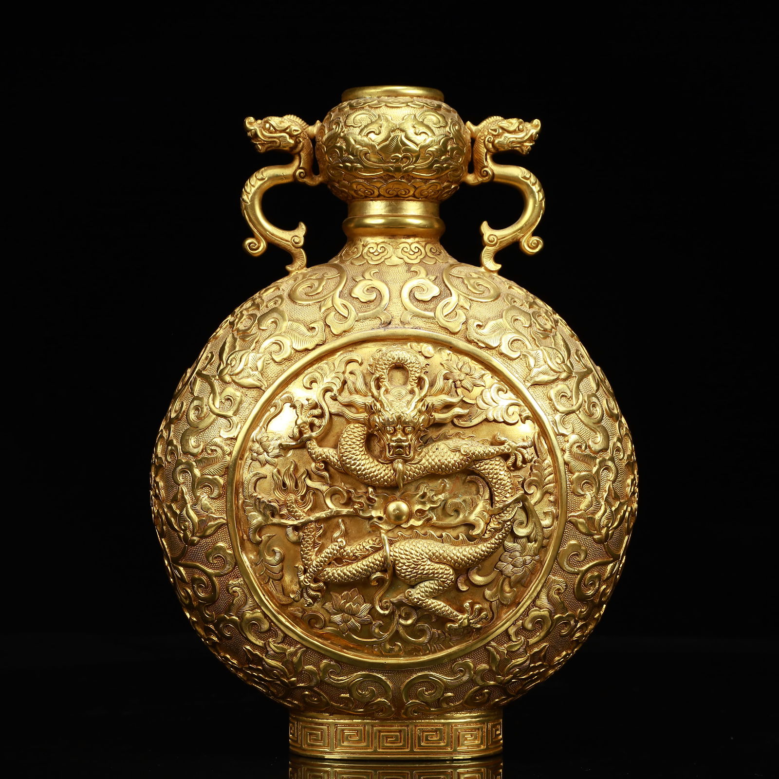 An Exquisite Gilt Bronze Dragon Pattern Dragon-Ears Pot: An Exquisite Gilt Bronze Dragon Pattern Dragon-Ears Pot,Qing Dynasty, China,Size:6.7inx2.8inx9.1in,Weight:1850g 