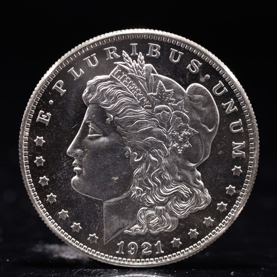 USA Morgan Dollar 1921 Coin: Obv: profile bust with date below and E PLURIBUS UNUM legend and stars around. Rev: eagle with In God we trust above within wreath with UNITED STATES OF AMERICA ONE DOLLAR legend. IN GOD WE TRUST /