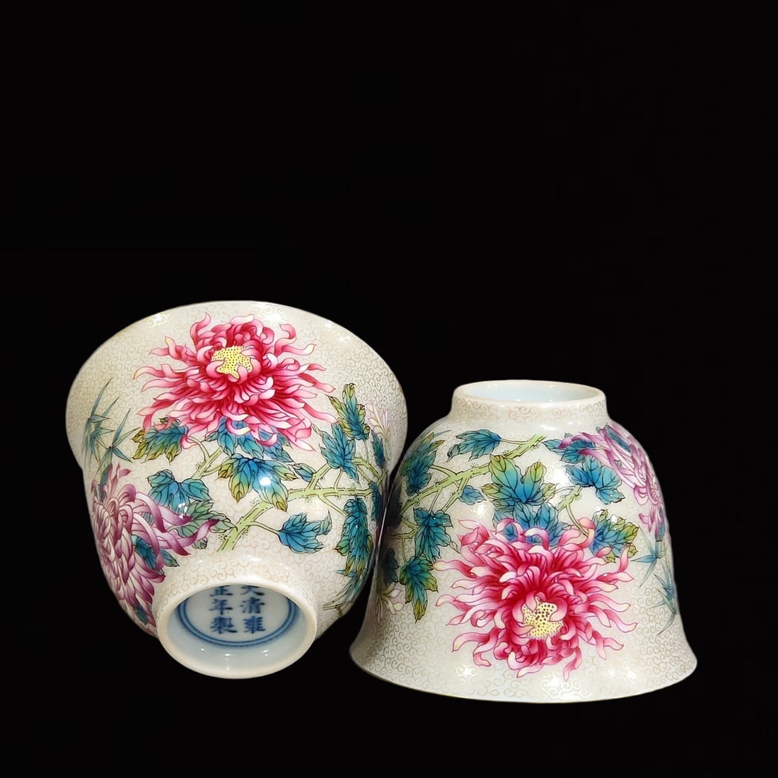 A Pair of Exquisite Famille-Rose Flower Pattern Cups: A Pair of Exquisite Famille-Rose Flower Pattern Cups,Qing Dynasty,China,Yongzheng Six-Character Mark,Size:2.2inx2.8in 一对粉彩花卉纹杯,中国&