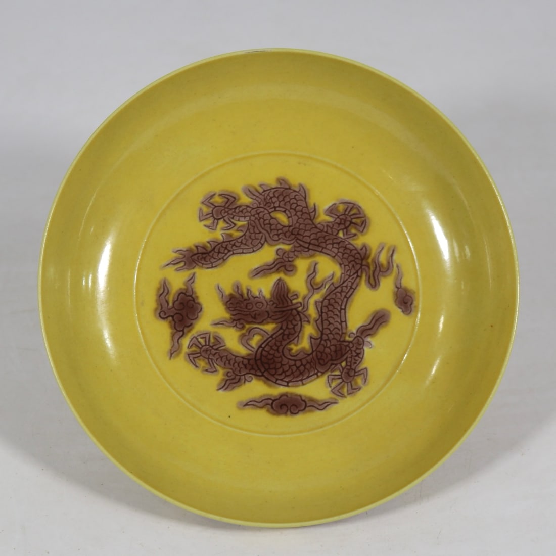 An Exquisite Yellow Glazed Auspicious Cloud and Dragon Pattern Plate (1 of 6)